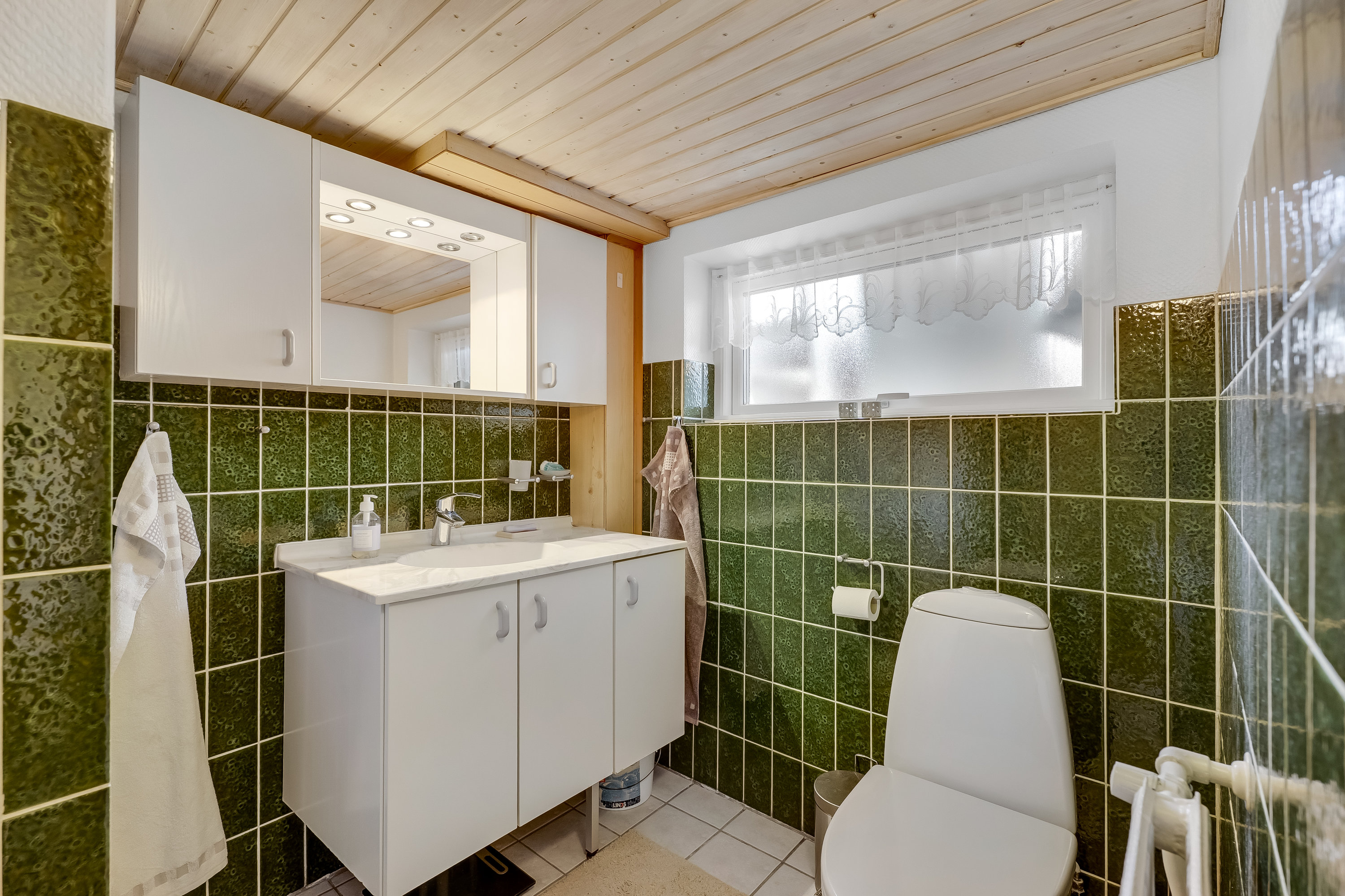 Fremhævet badeværelse billede i fuldskærmstilstand. Billede af Rosmarksvej 2, 4900 Nakskov