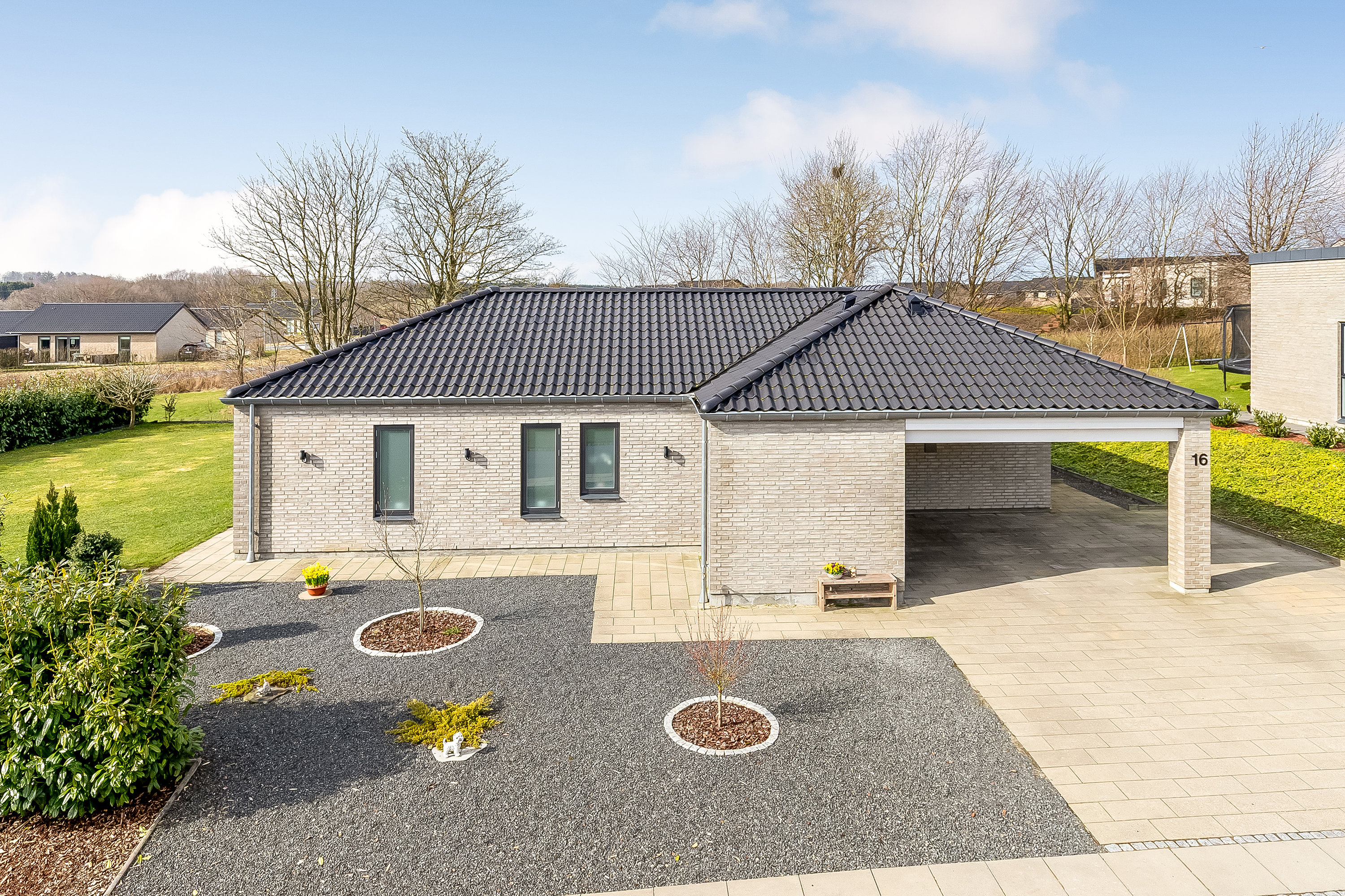 Fremhævet mastefoto billede i fuldskærmstilstand. Billede af Vindinghave 16, 7100 Vejle