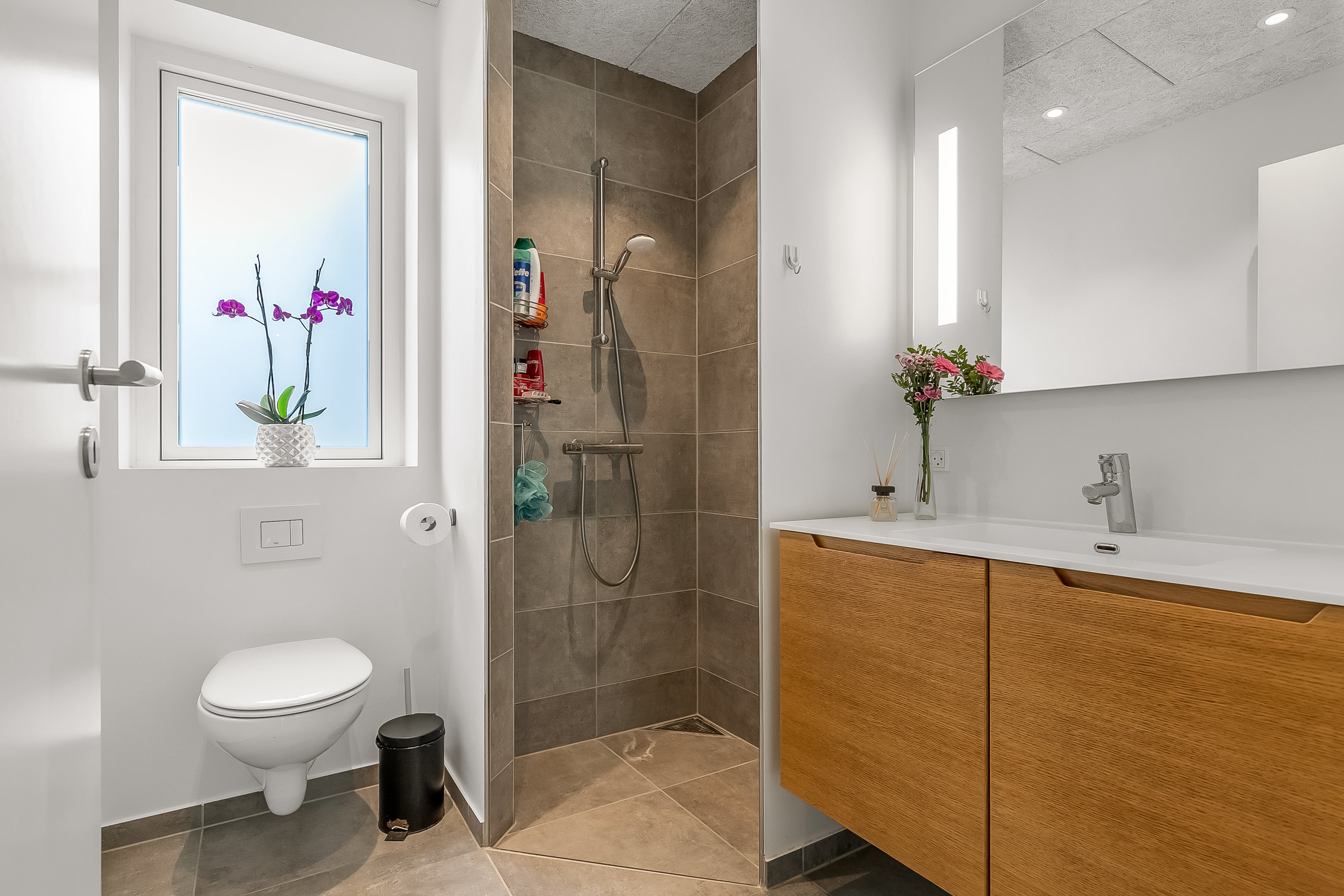 Fremhævet badeværelse billede i fuldskærmstilstand. Billede af Vindinghave 16, 7100 Vejle