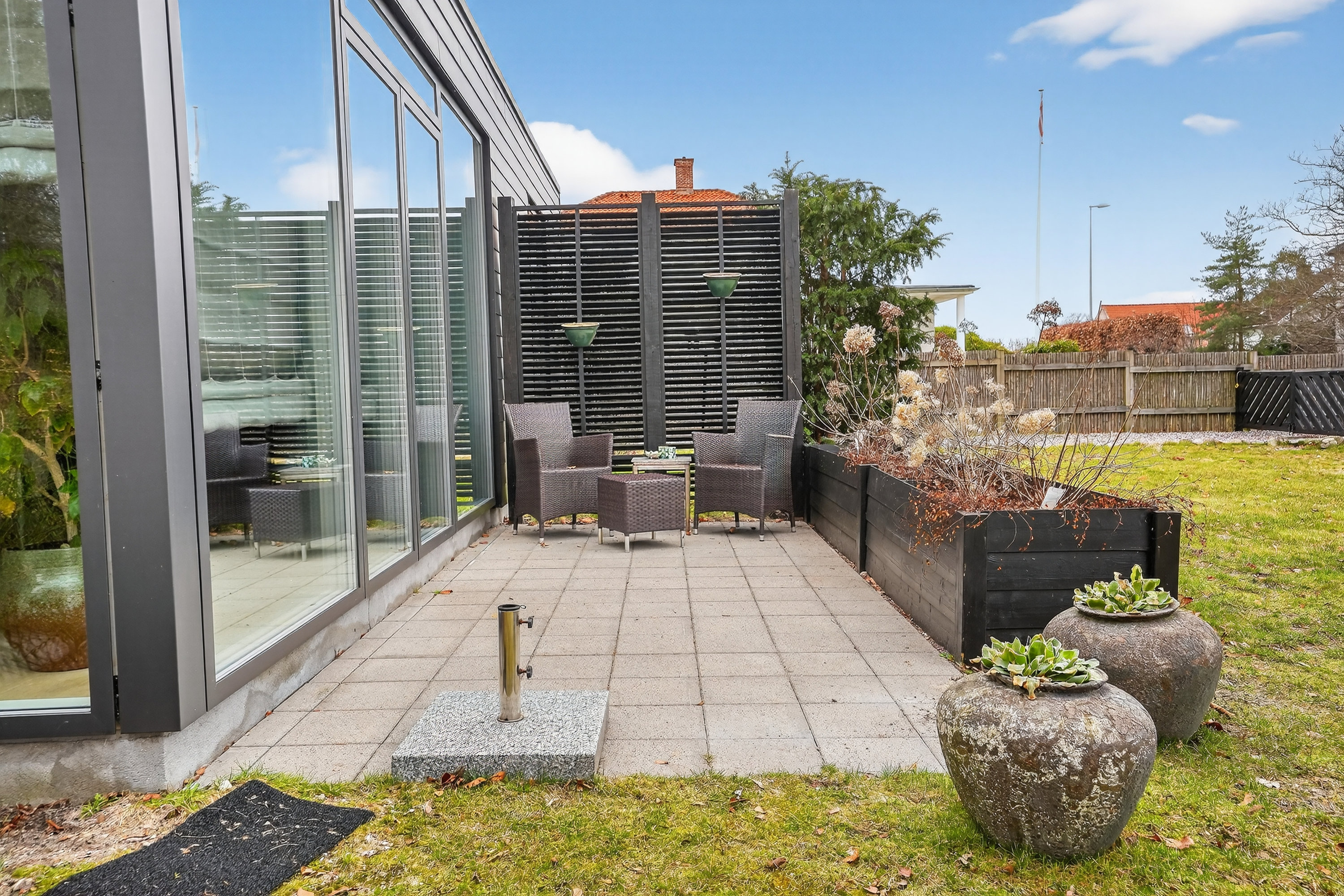 Fremhævet terrasse billede i fuldskærmstilstand. Billede af Nordre Strandvej 25, 3000 Helsingør