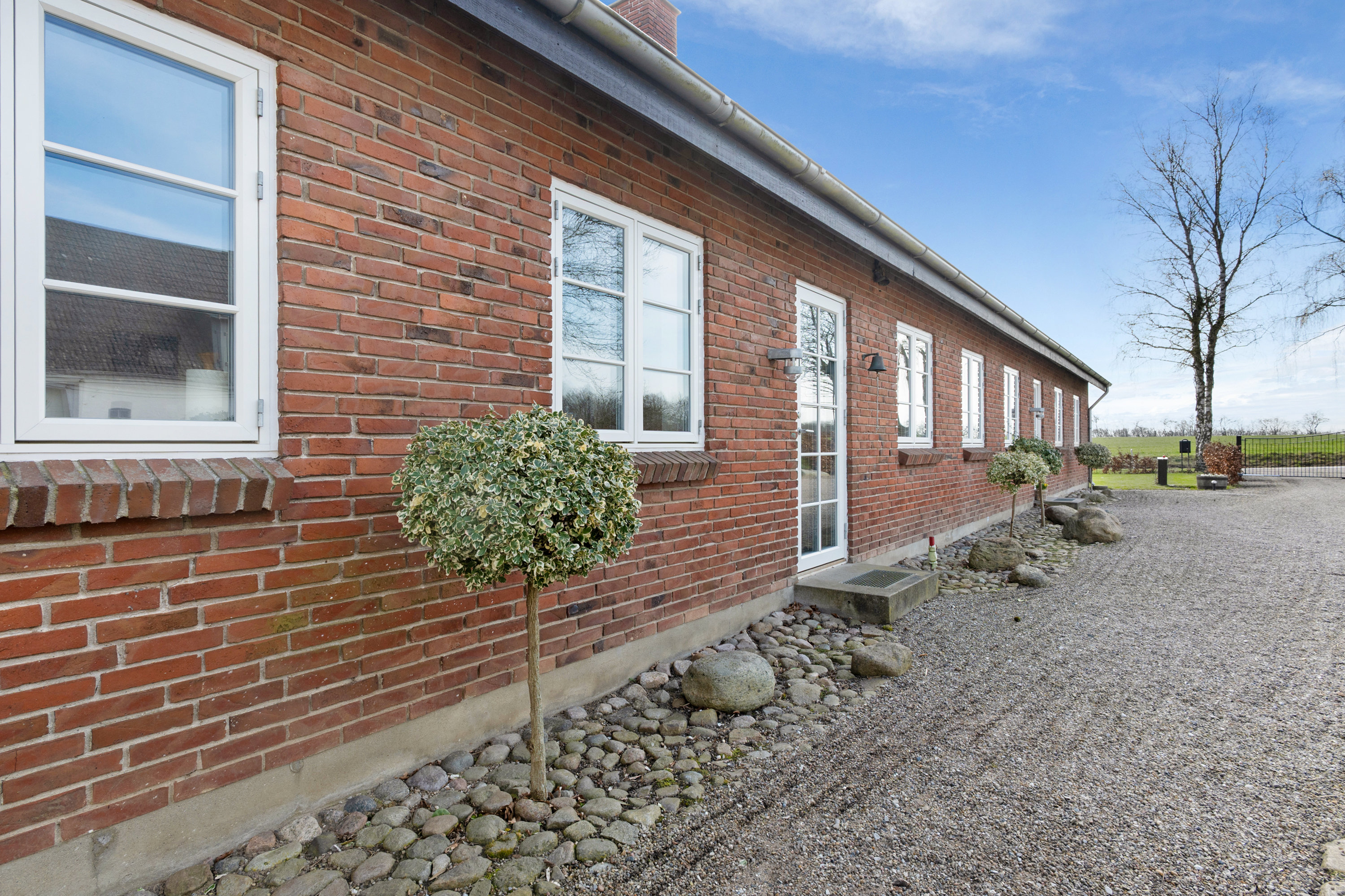 Fremhævet facade billede i fuldskærmstilstand. Billede af Byllerup 3, 5580 Nørre Aaby