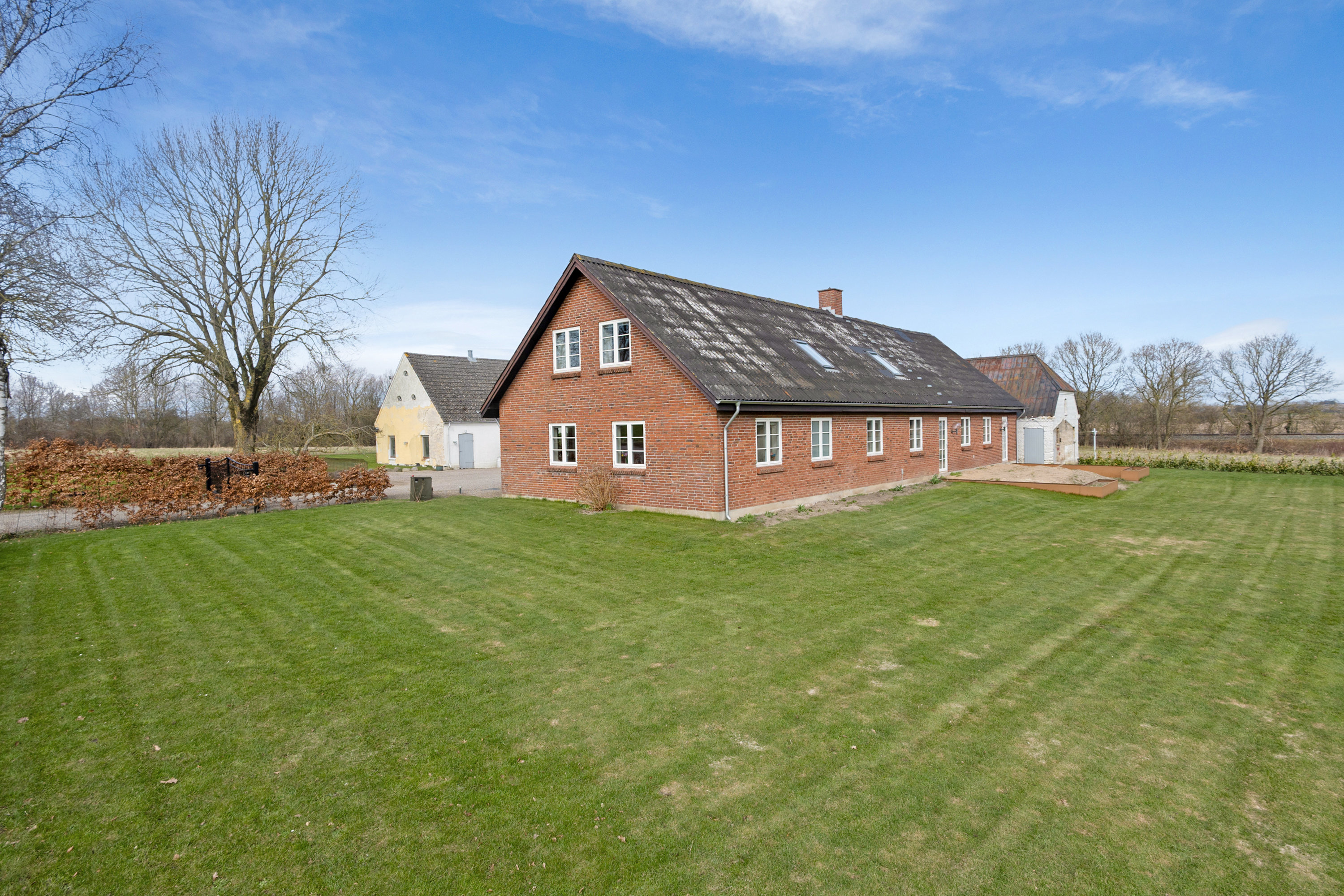 Fremhævet facade billede i fuldskærmstilstand. Billede af Byllerup 3, 5580 Nørre Aaby