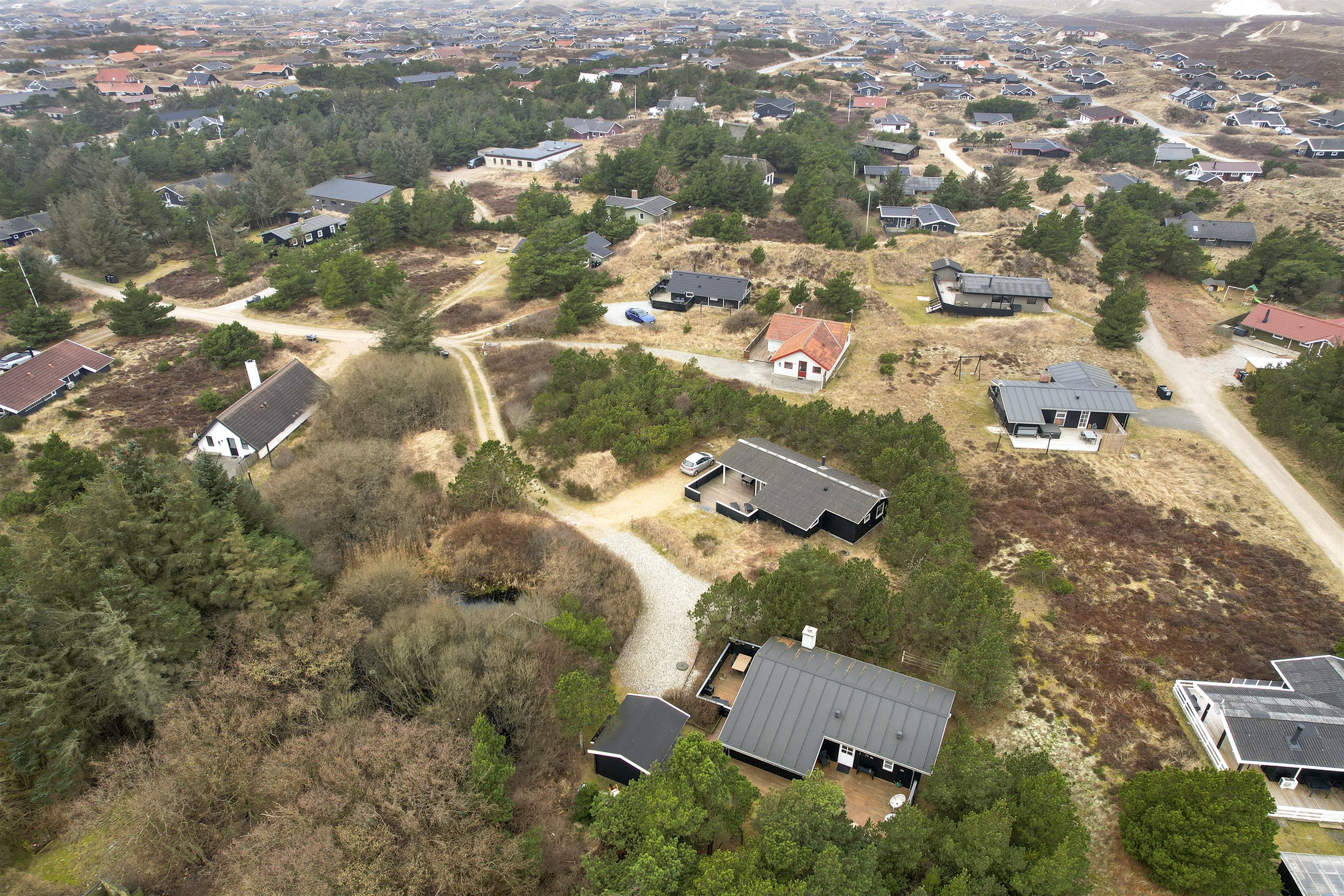 Fremhævet luftfoto billede i fuldskærmstilstand. Billede af Bjerregårdsvej 146, Bjerregaard, 6960 Hvide Sande