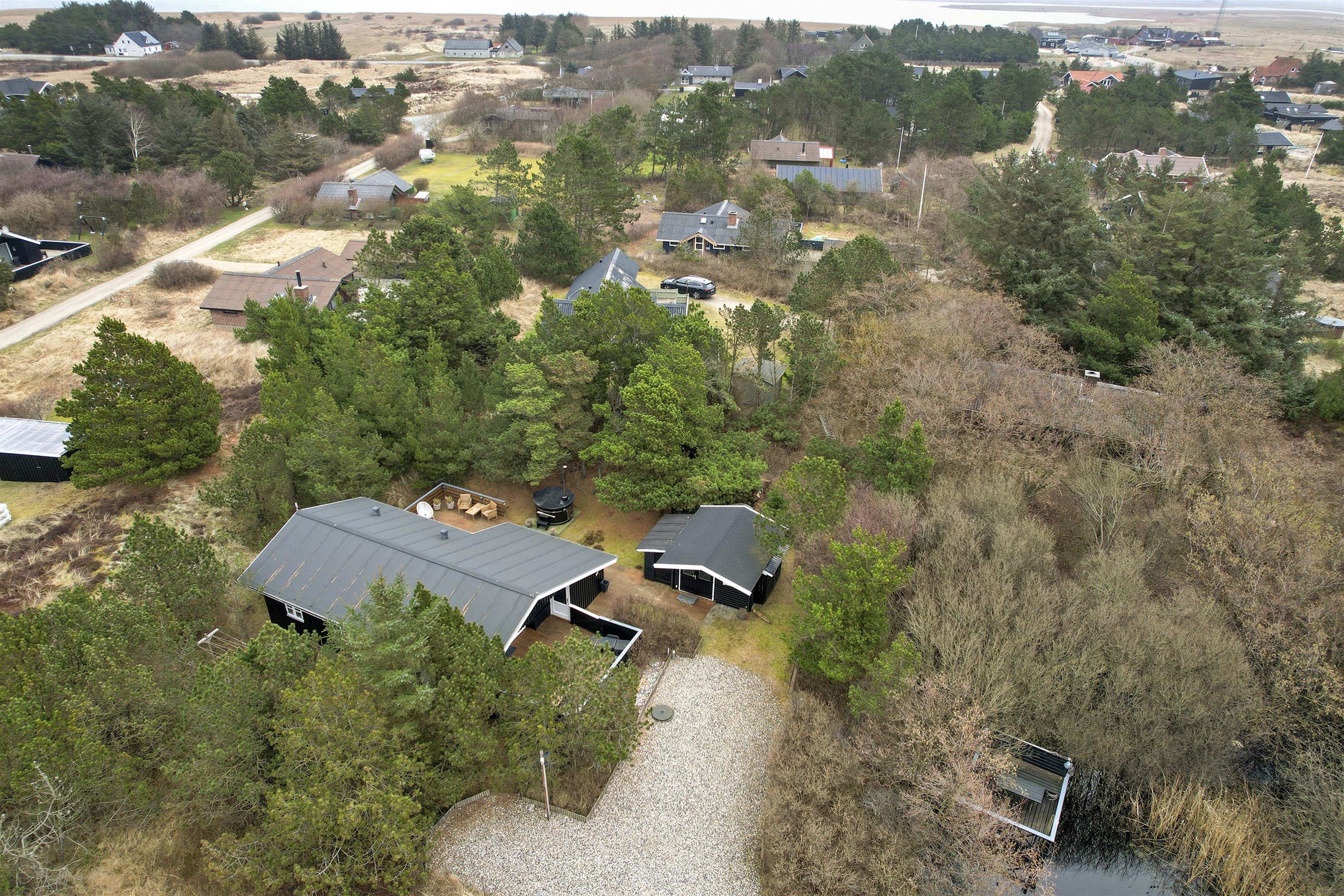 Fremhævet luftfoto billede i fuldskærmstilstand. Billede af Bjerregårdsvej 146, Bjerregaard, 6960 Hvide Sande