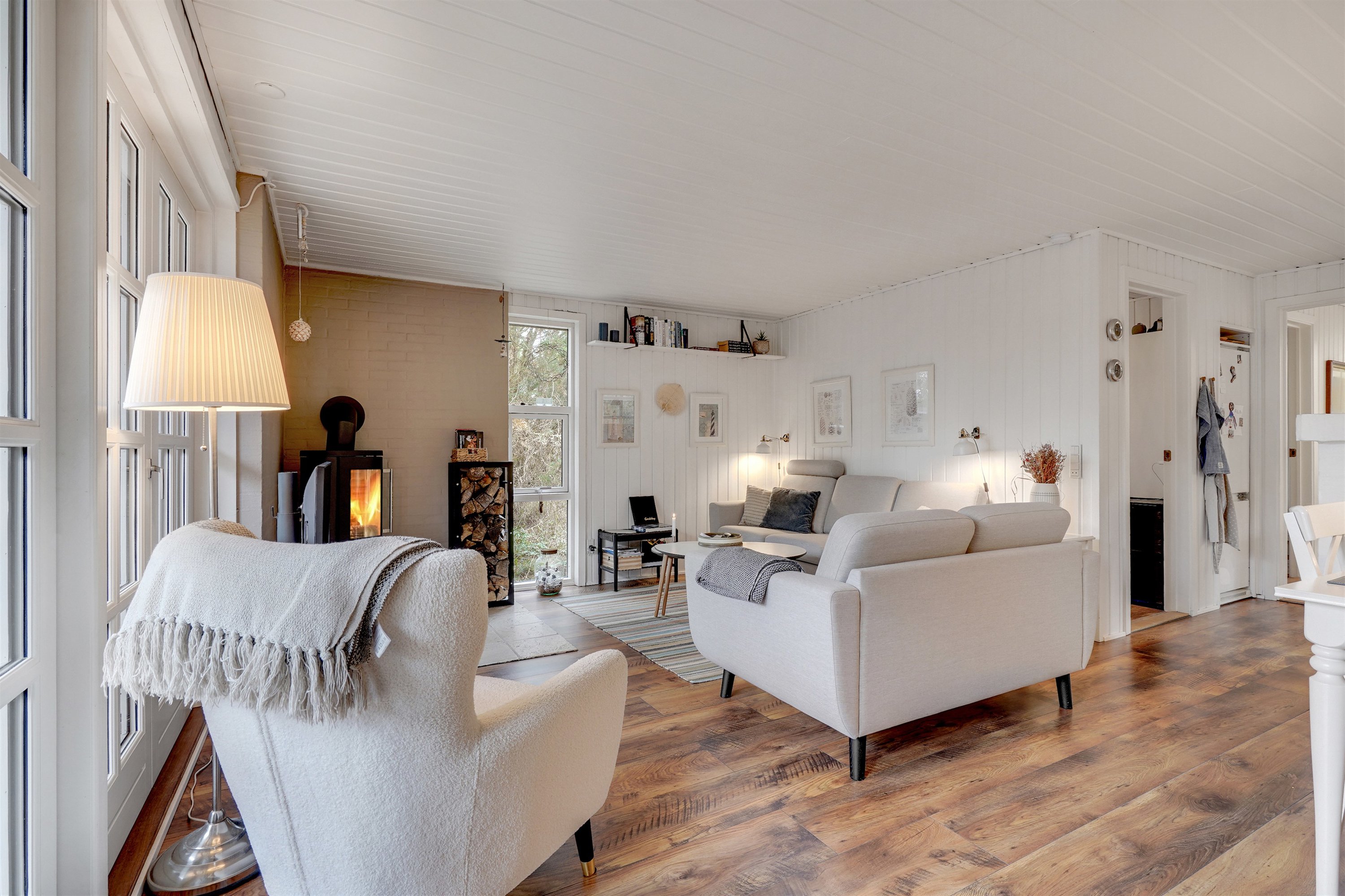 Fremhævet stue billede i fuldskærmstilstand. Billede af Bjerregårdsvej 146, Bjerregaard, 6960 Hvide Sande