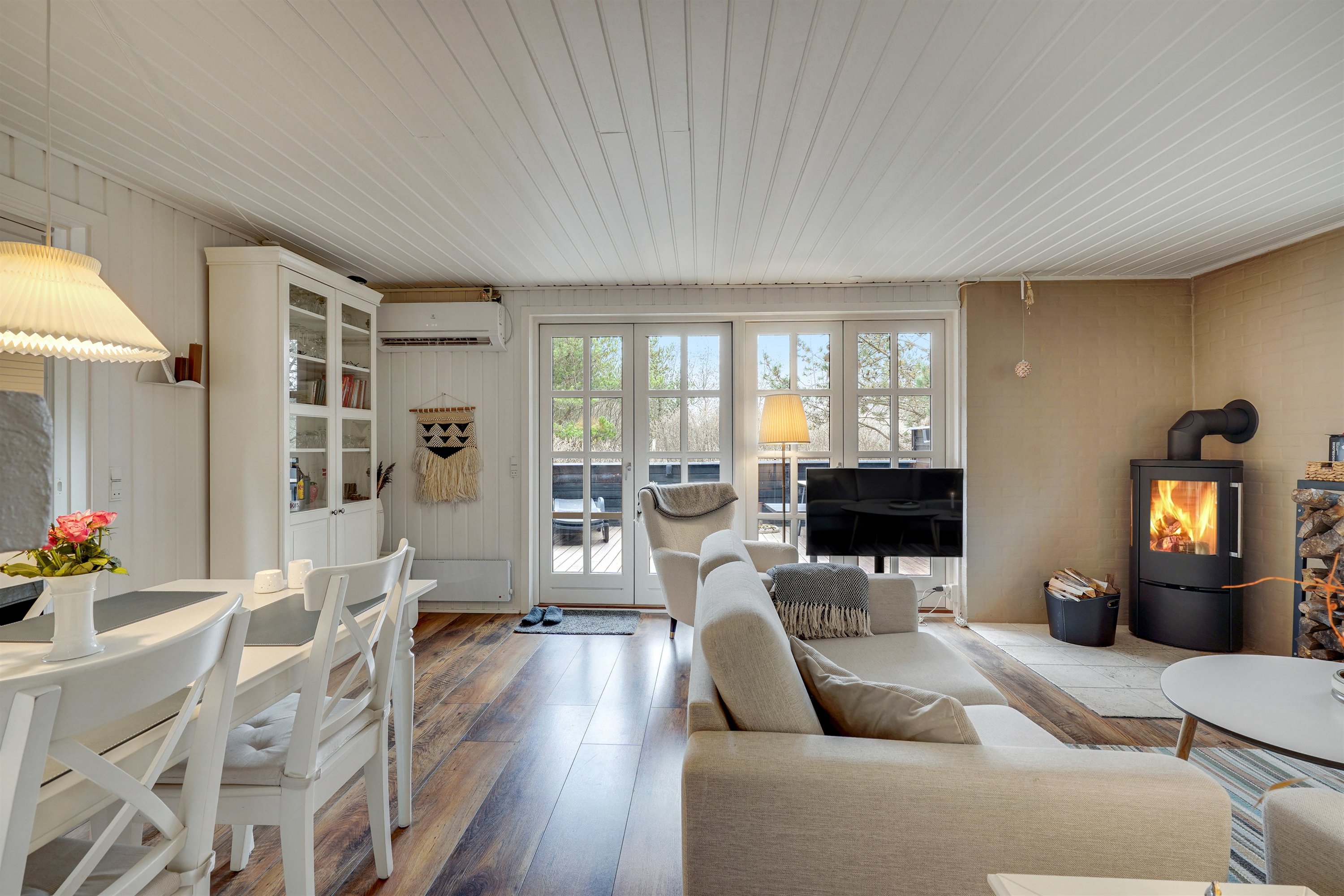 Fremhævet stue billede i fuldskærmstilstand. Billede af Bjerregårdsvej 146, Bjerregaard, 6960 Hvide Sande