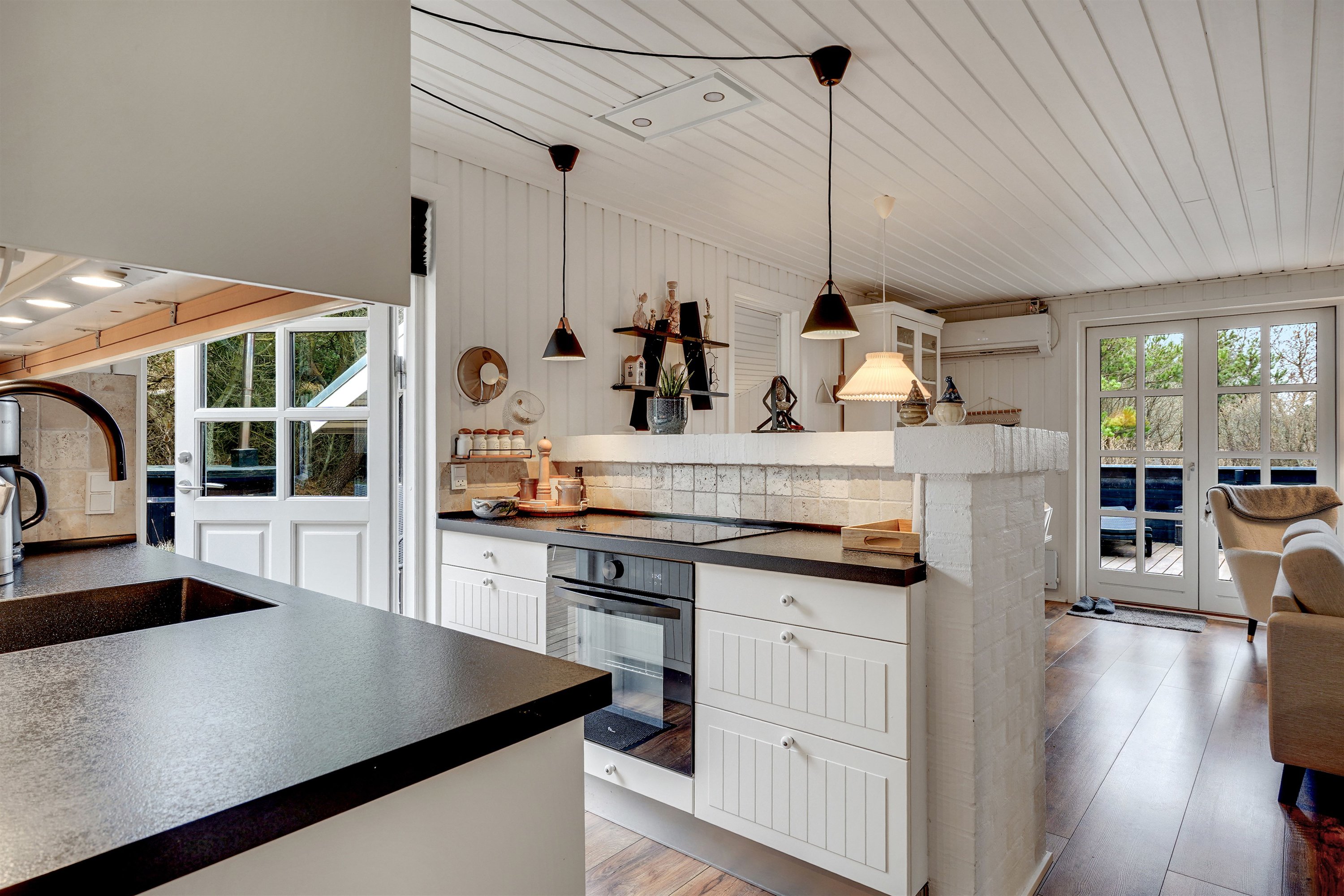 Fremhævet køkken billede i fuldskærmstilstand. Billede af Bjerregårdsvej 146, Bjerregaard, 6960 Hvide Sande