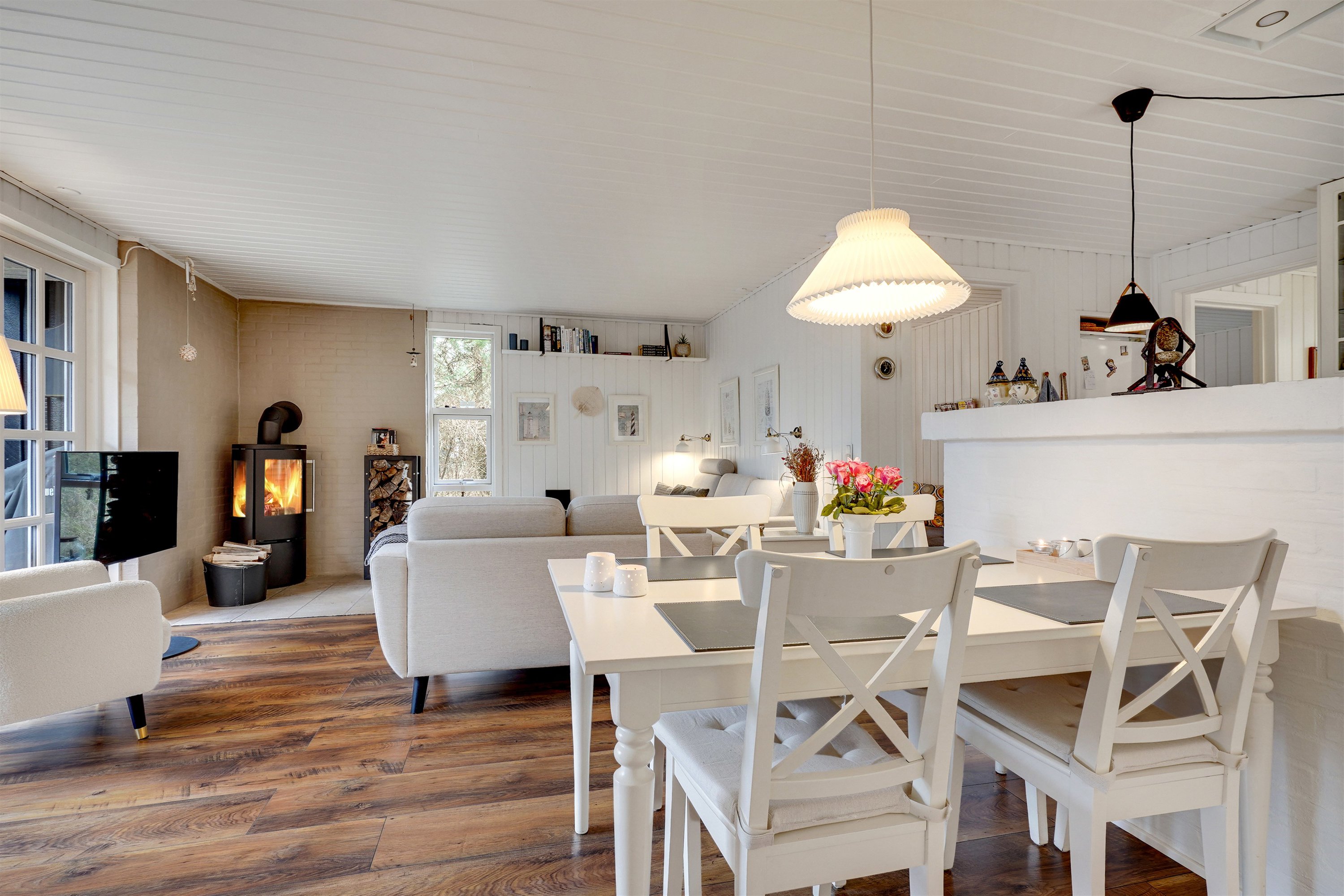 Fremhævet stue billede i fuldskærmstilstand. Billede af Bjerregårdsvej 146, Bjerregaard, 6960 Hvide Sande