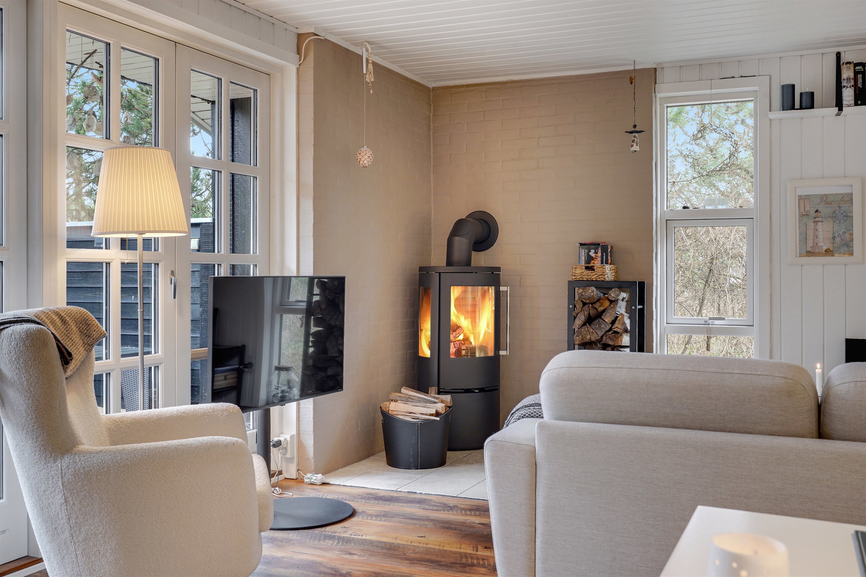 Fremhævet stue billede i fuldskærmstilstand. Billede af Bjerregårdsvej 146, Bjerregaard, 6960 Hvide Sande