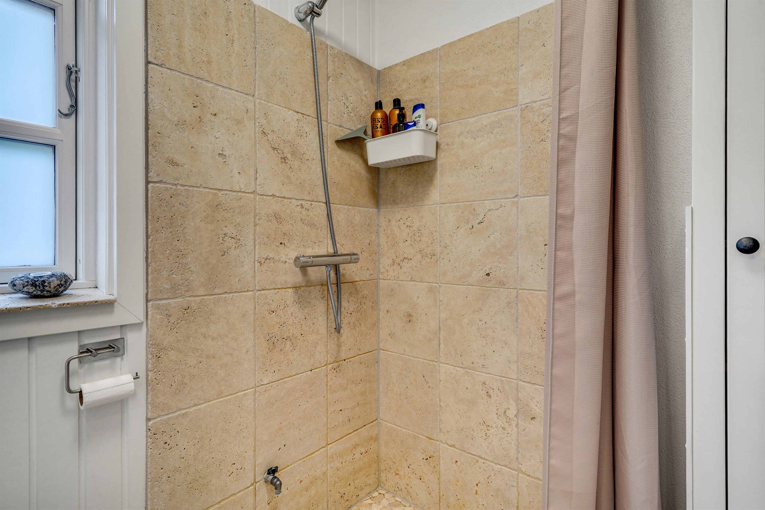 Fremhævet badeværelse billede i fuldskærmstilstand. Billede af Bjerregårdsvej 146, Bjerregaard, 6960 Hvide Sande