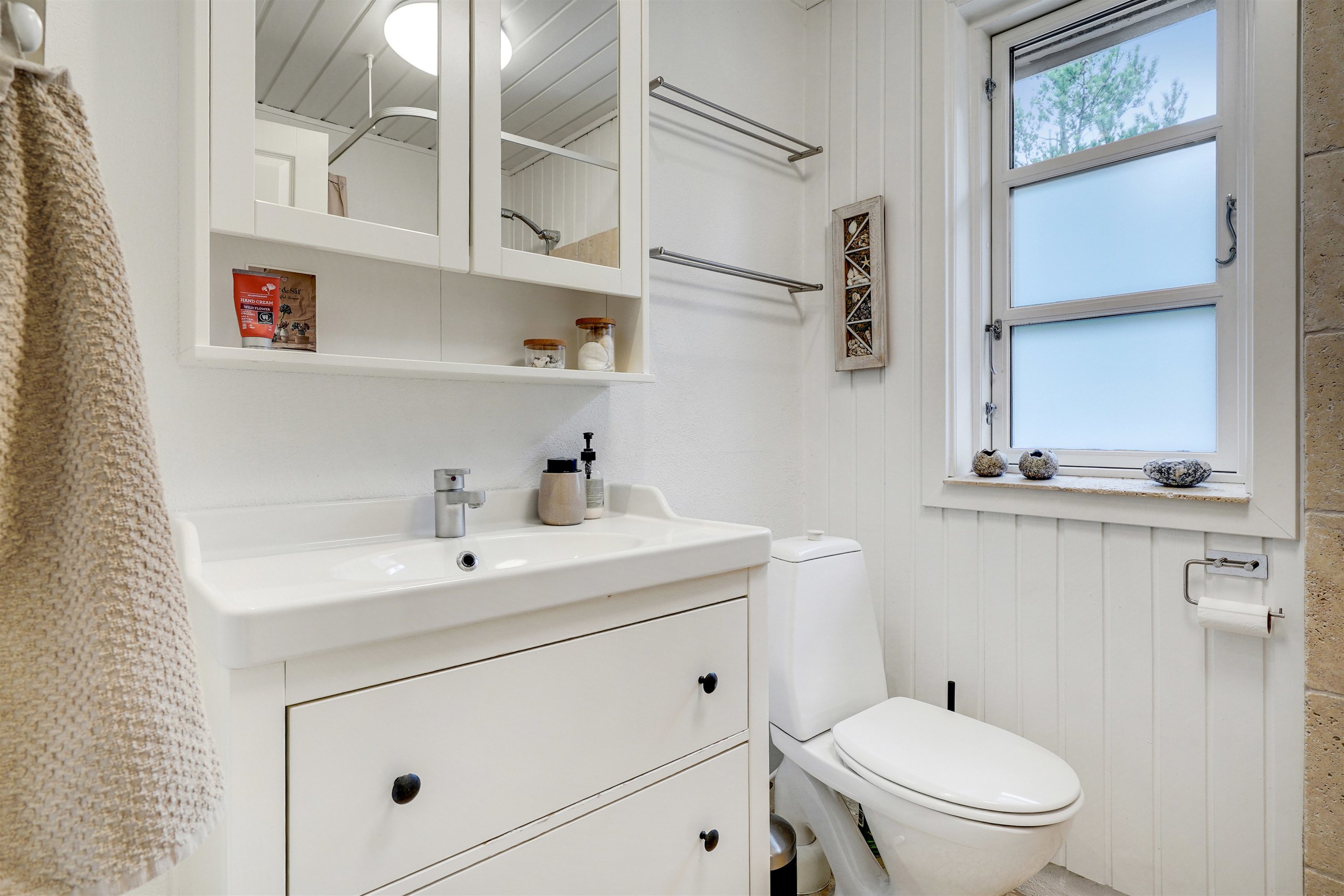 Fremhævet badeværelse billede i fuldskærmstilstand. Billede af Bjerregårdsvej 146, Bjerregaard, 6960 Hvide Sande