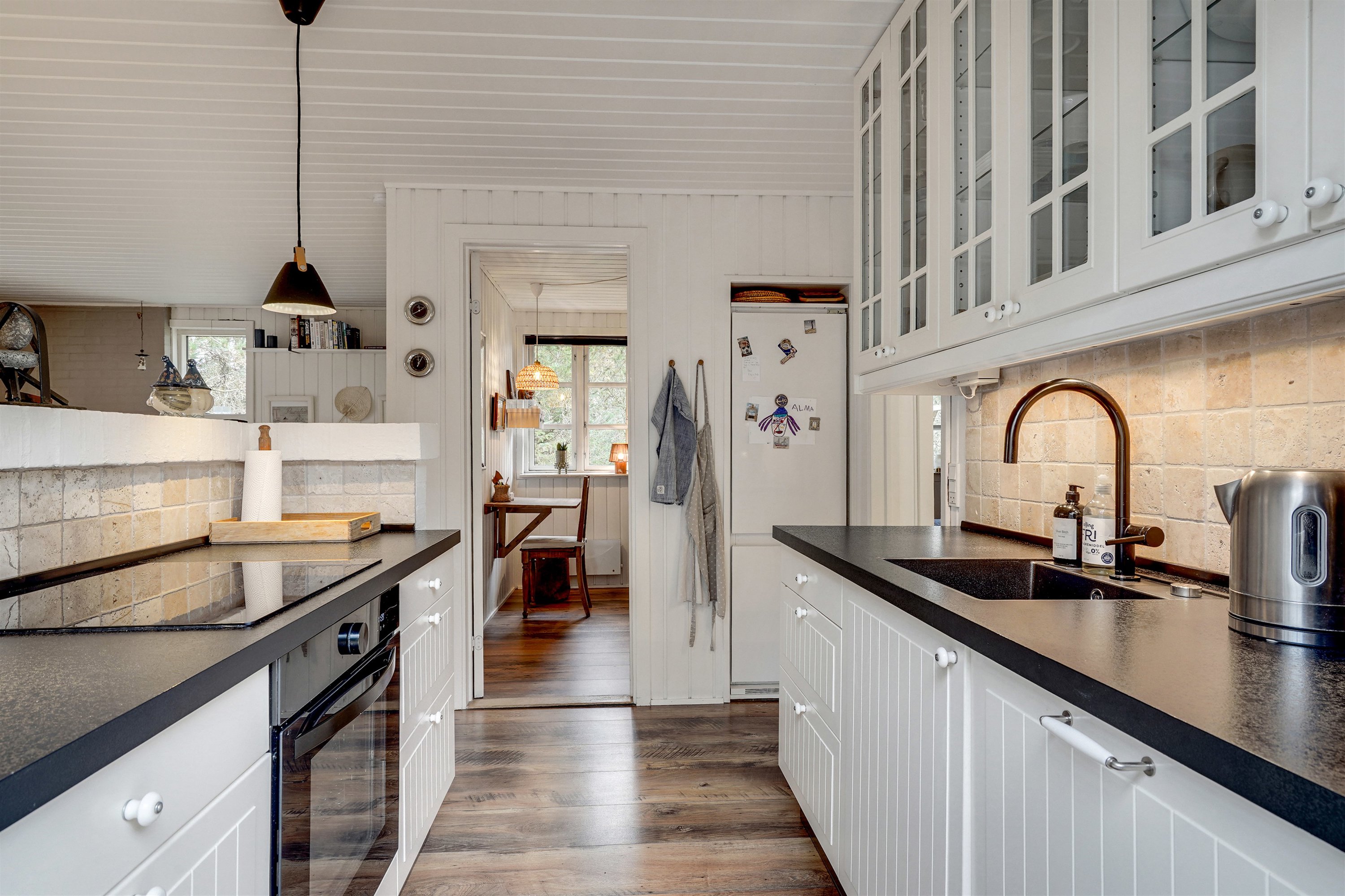 Fremhævet køkken billede i fuldskærmstilstand. Billede af Bjerregårdsvej 146, Bjerregaard, 6960 Hvide Sande