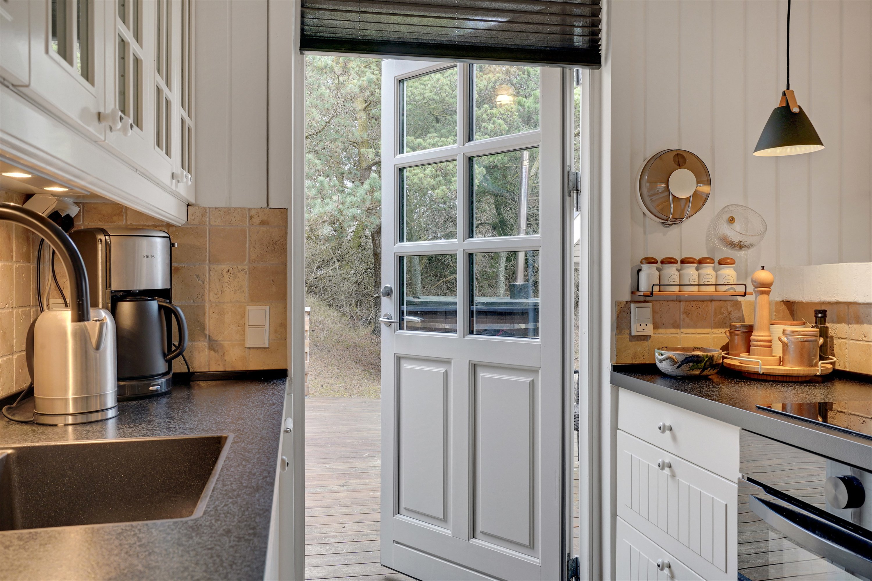 Fremhævet køkken billede i fuldskærmstilstand. Billede af Bjerregårdsvej 146, Bjerregaard, 6960 Hvide Sande