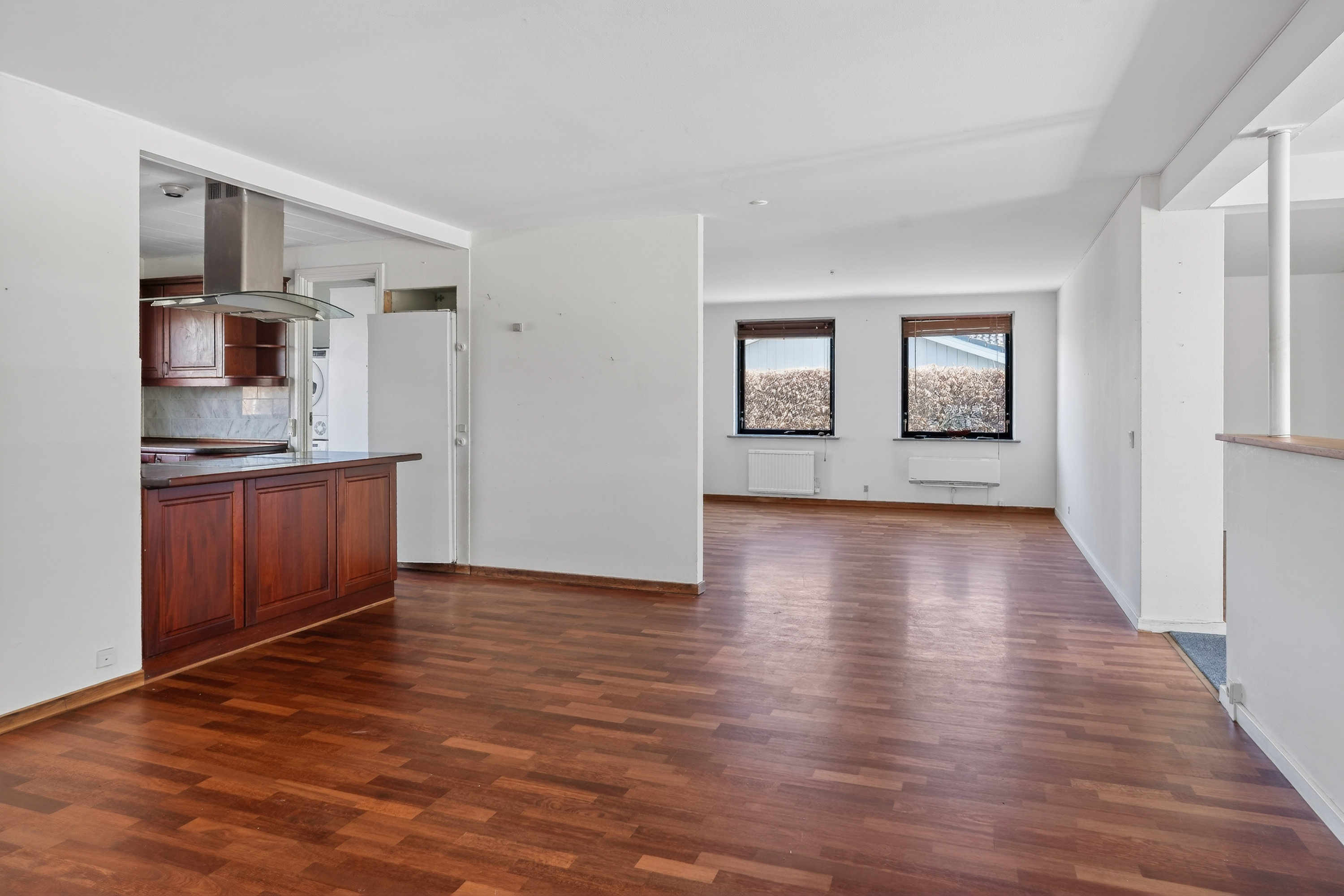 Fremhævet spisestue billede i fuldskærmstilstand. Billede af Åvang 65, 3400 Hillerød