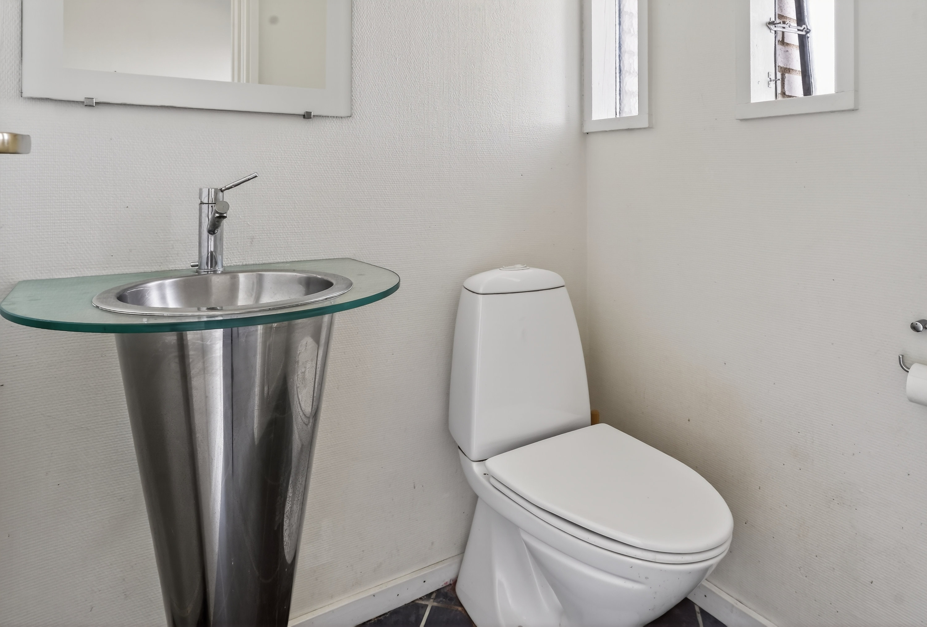 Fremhævet badeværelse billede i fuldskærmstilstand. Billede af Åvang 65, 3400 Hillerød