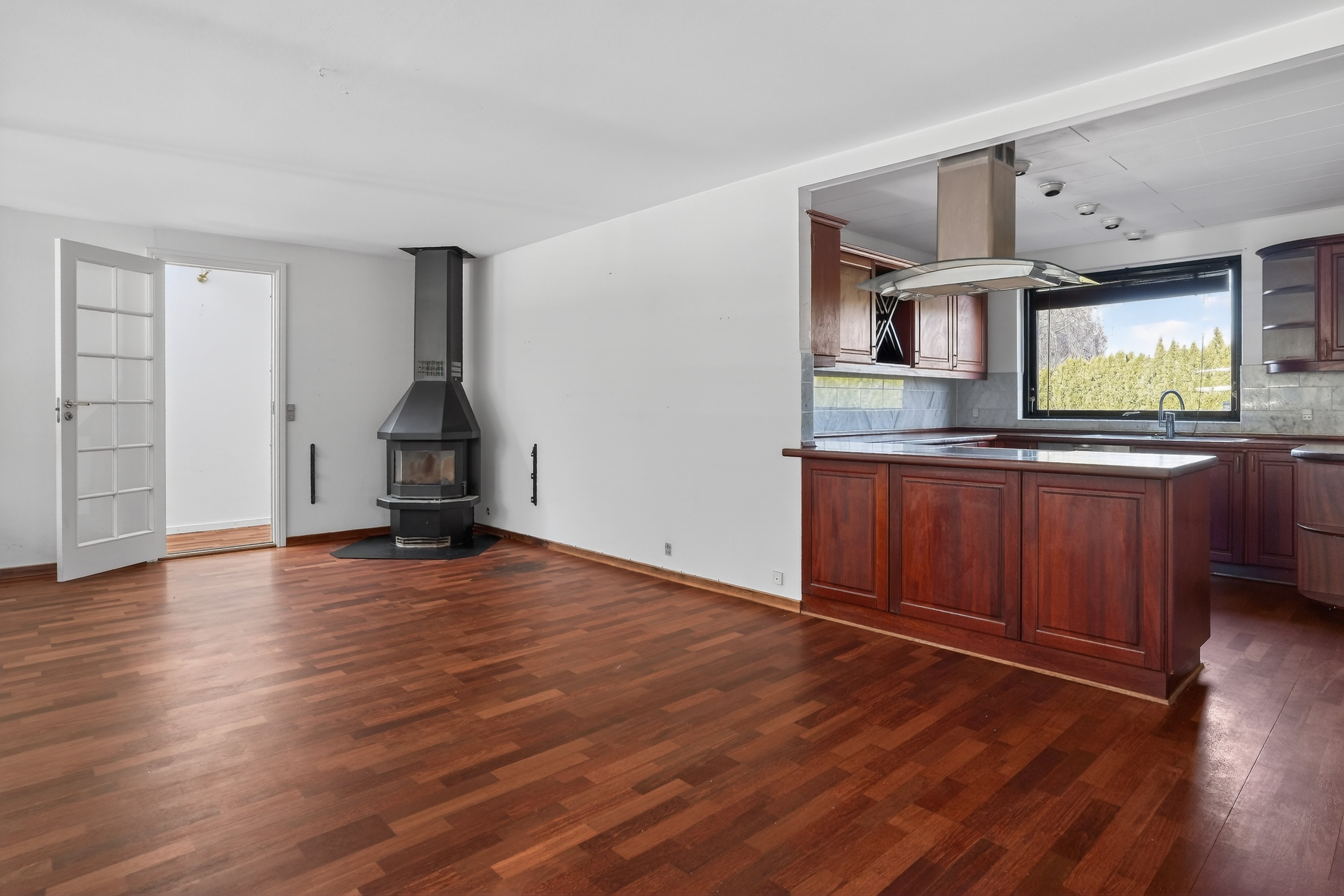 Fremhævet stue billede i fuldskærmstilstand. Billede af Åvang 65, 3400 Hillerød