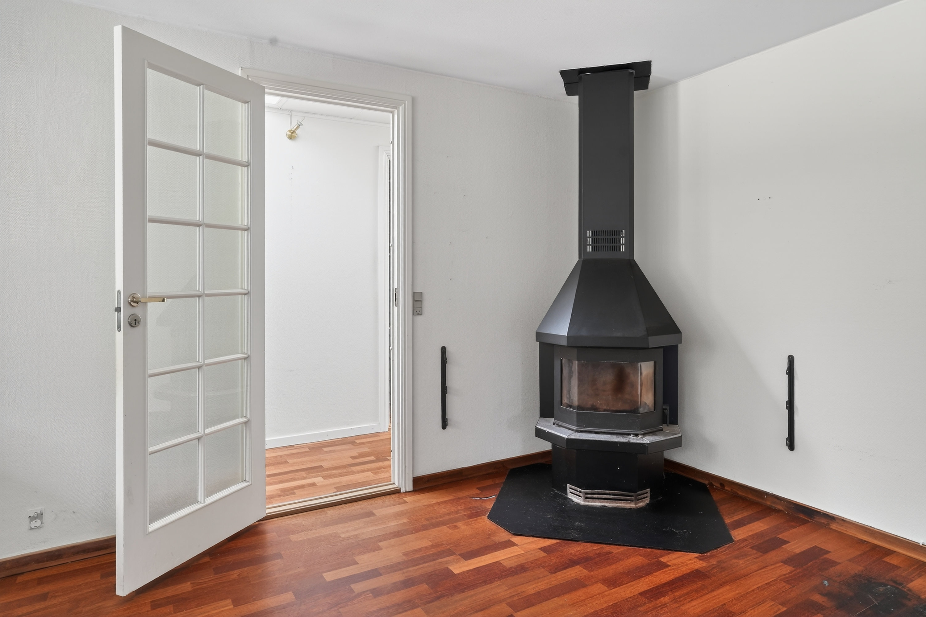 Fremhævet stue billede i fuldskærmstilstand. Billede af Åvang 65, 3400 Hillerød