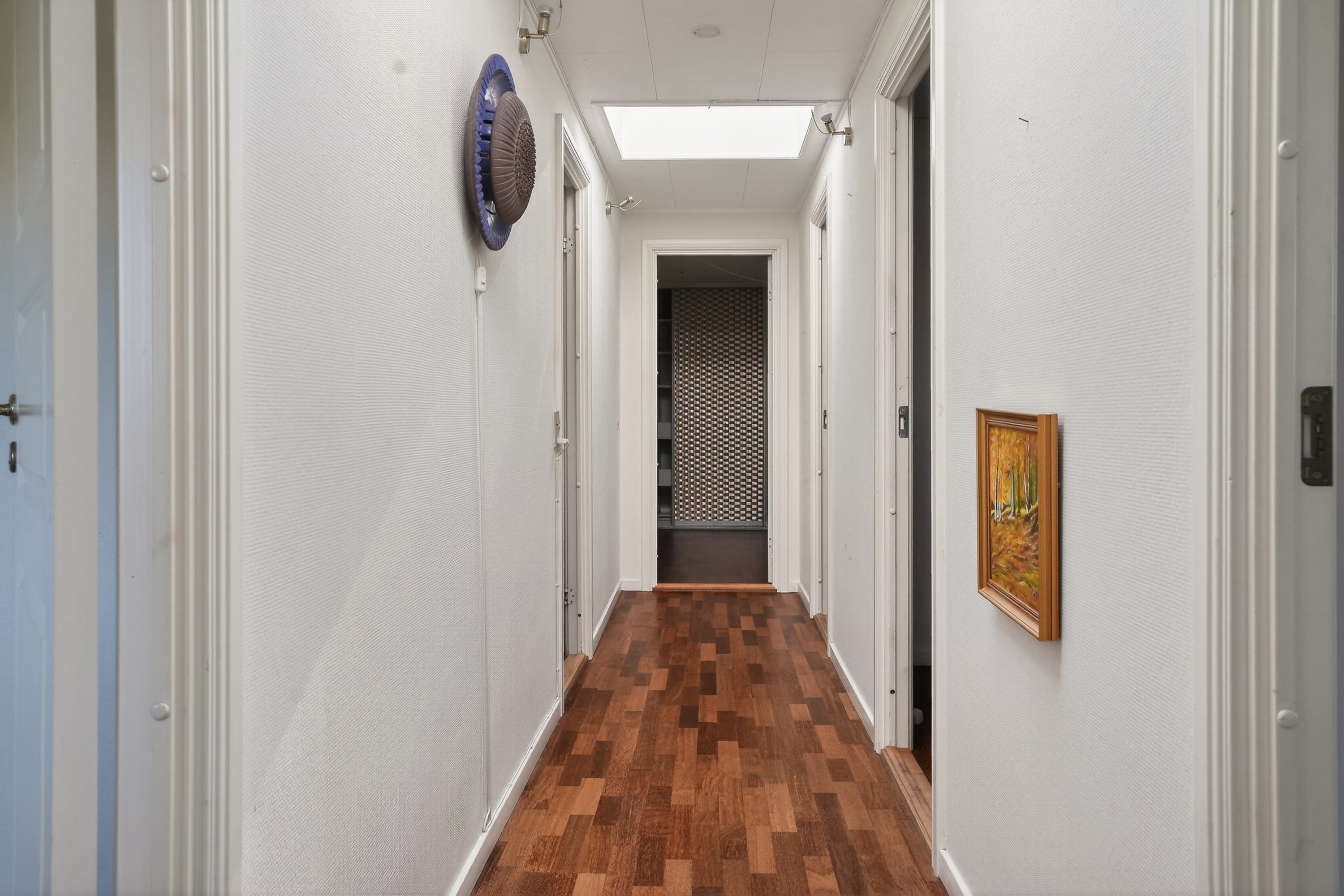 Fremhævet gang billede i fuldskærmstilstand. Billede af Åvang 65, 3400 Hillerød