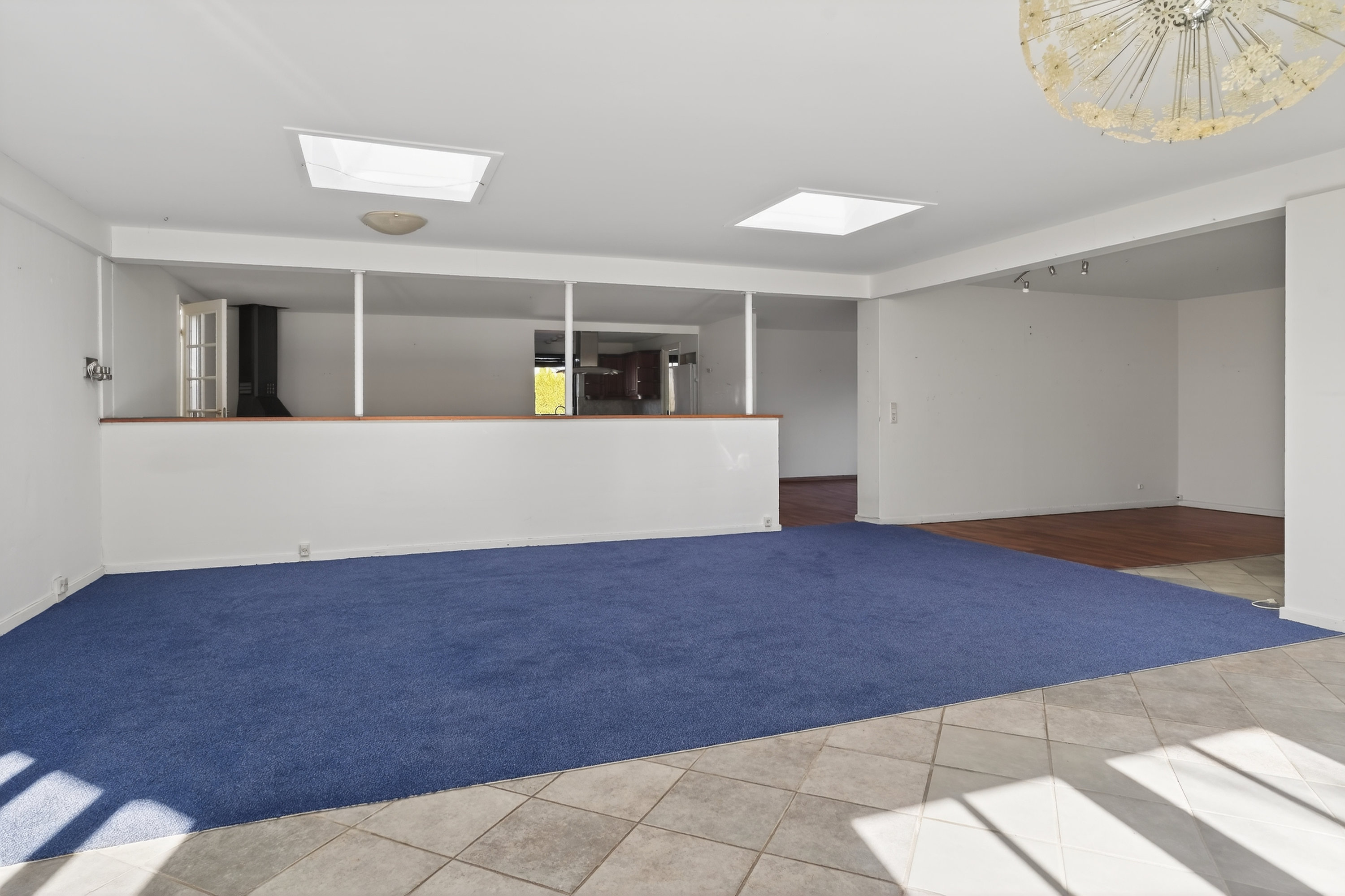 Fremhævet stue billede i fuldskærmstilstand. Billede af Åvang 65, 3400 Hillerød