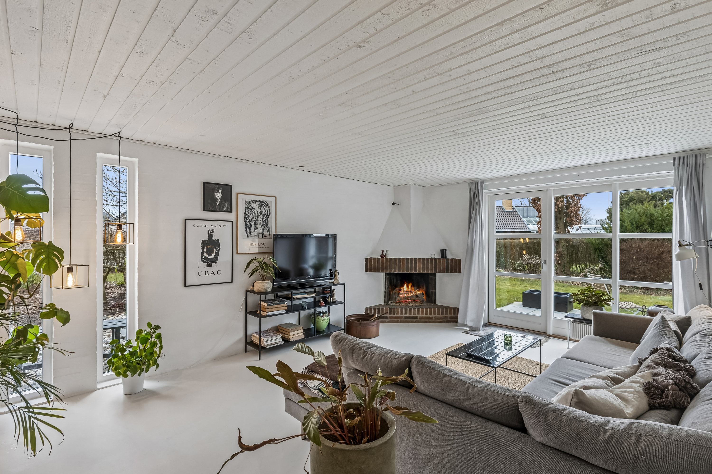 Fremhævet pejsestue billede i fuldskærmstilstand. Billede af Præstelunden 20, 8722 Hedensted