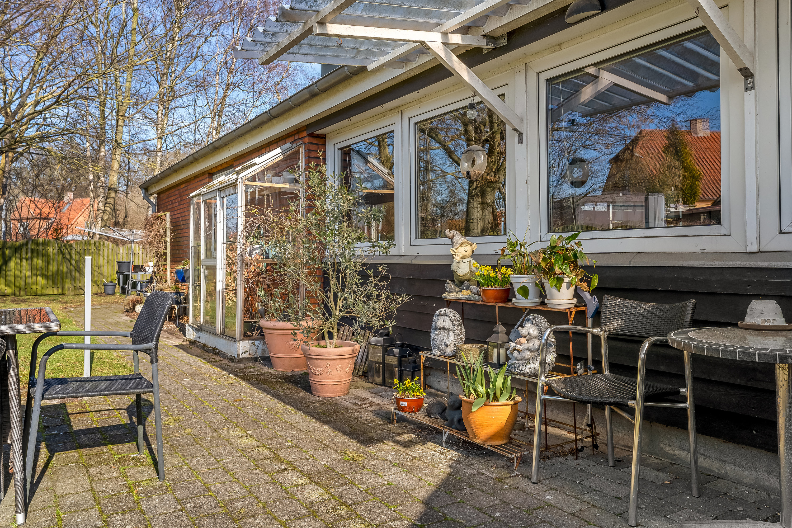 Fremhævet facade billede i fuldskærmstilstand. Billede af Østre Allé 2, 4900 Nakskov