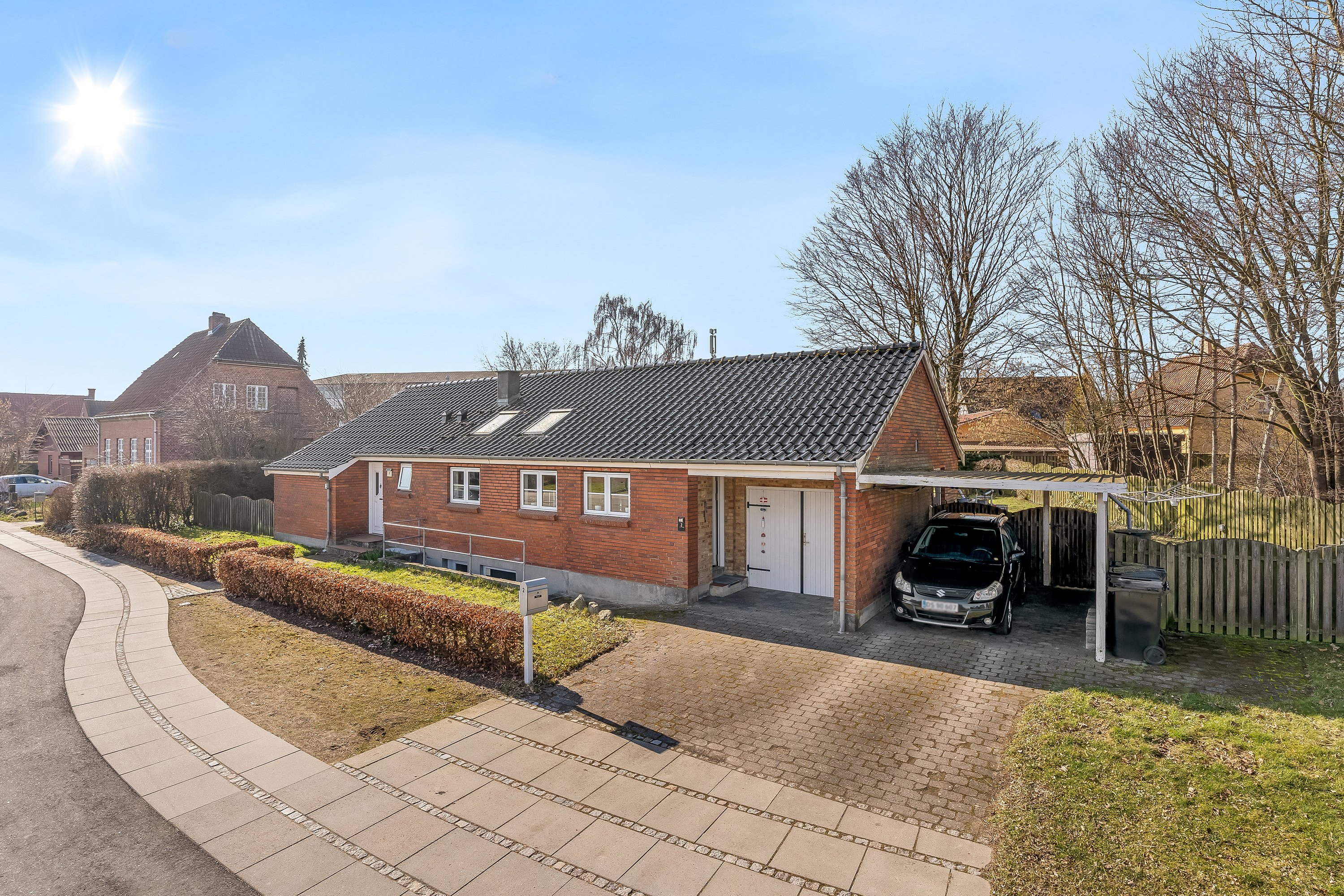 Fremhævet mastefoto billede i fuldskærmstilstand. Billede af Østre Allé 2, 4900 Nakskov