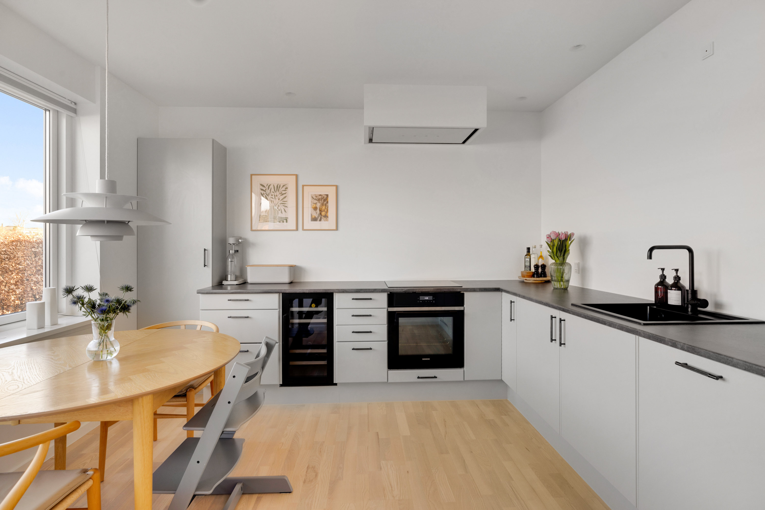 Fremhævet køkken billede i fuldskærmstilstand. Billede af Grøndalsvej 27, 3460 Birkerød