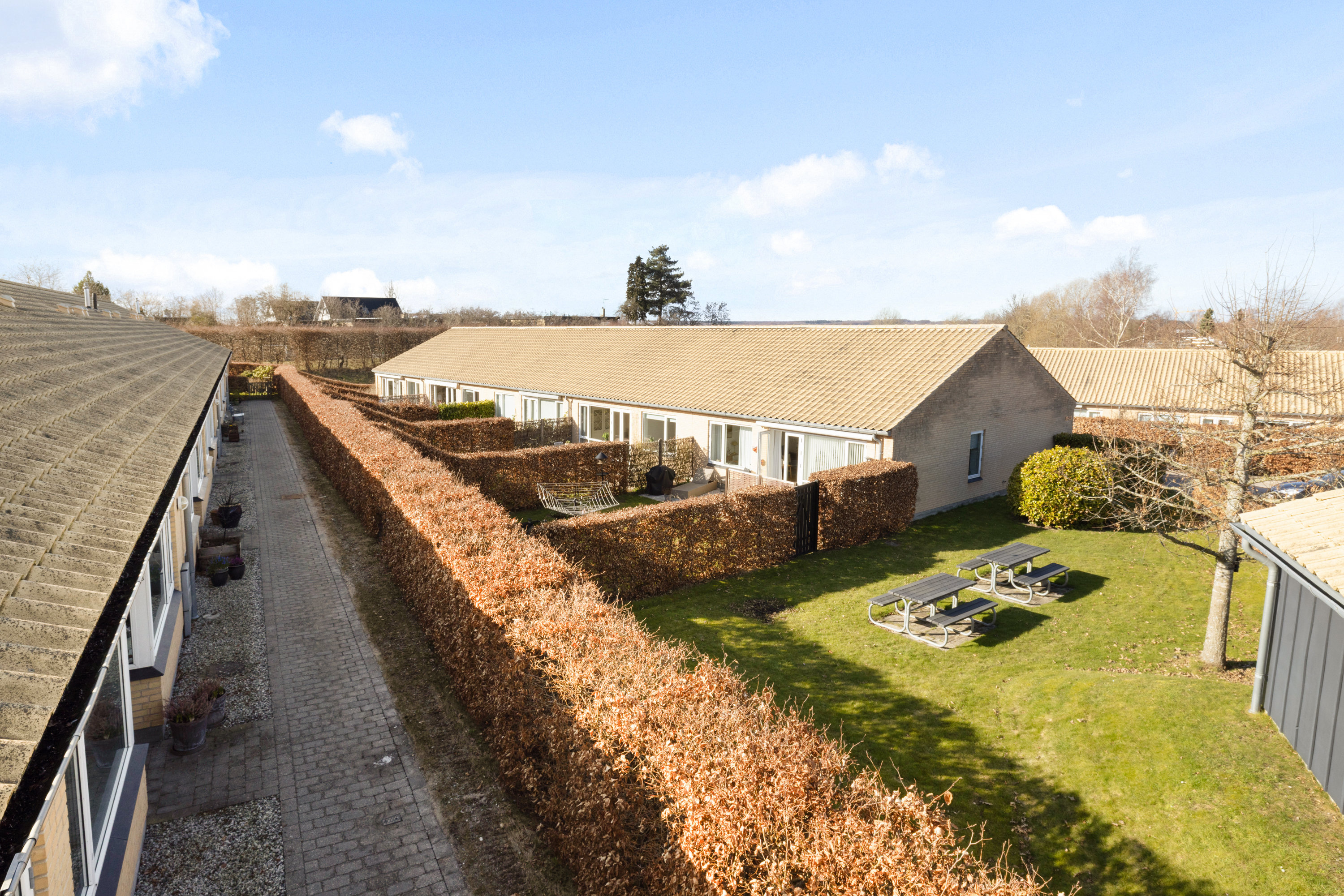 Fremhævet facade billede i fuldskærmstilstand. Billede af Grøndalsvej 27, 3460 Birkerød