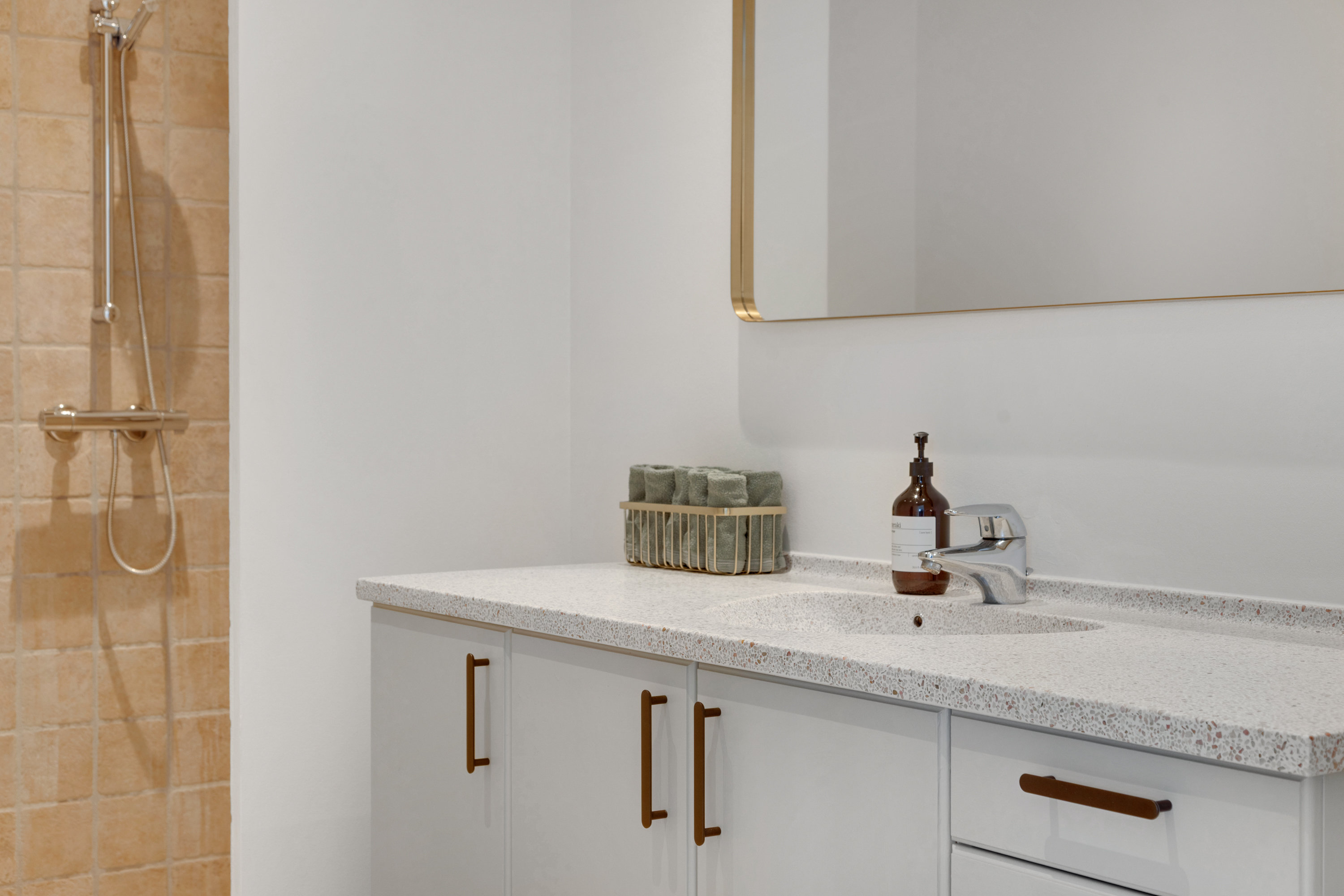 Fremhævet badeværelse billede i fuldskærmstilstand. Billede af Grøndalsvej 27, 3460 Birkerød