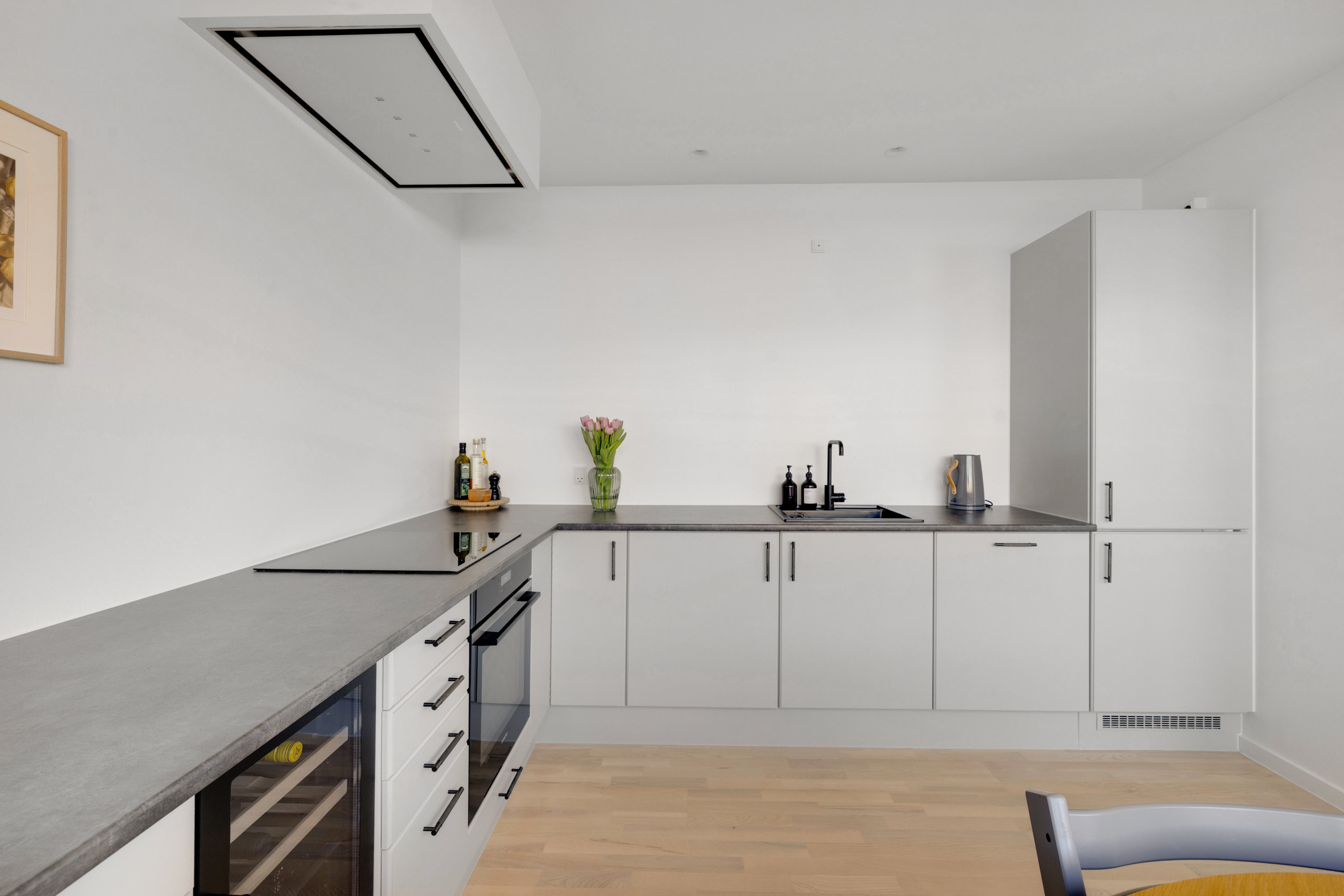 Fremhævet køkken billede i fuldskærmstilstand. Billede af Grøndalsvej 27, 3460 Birkerød