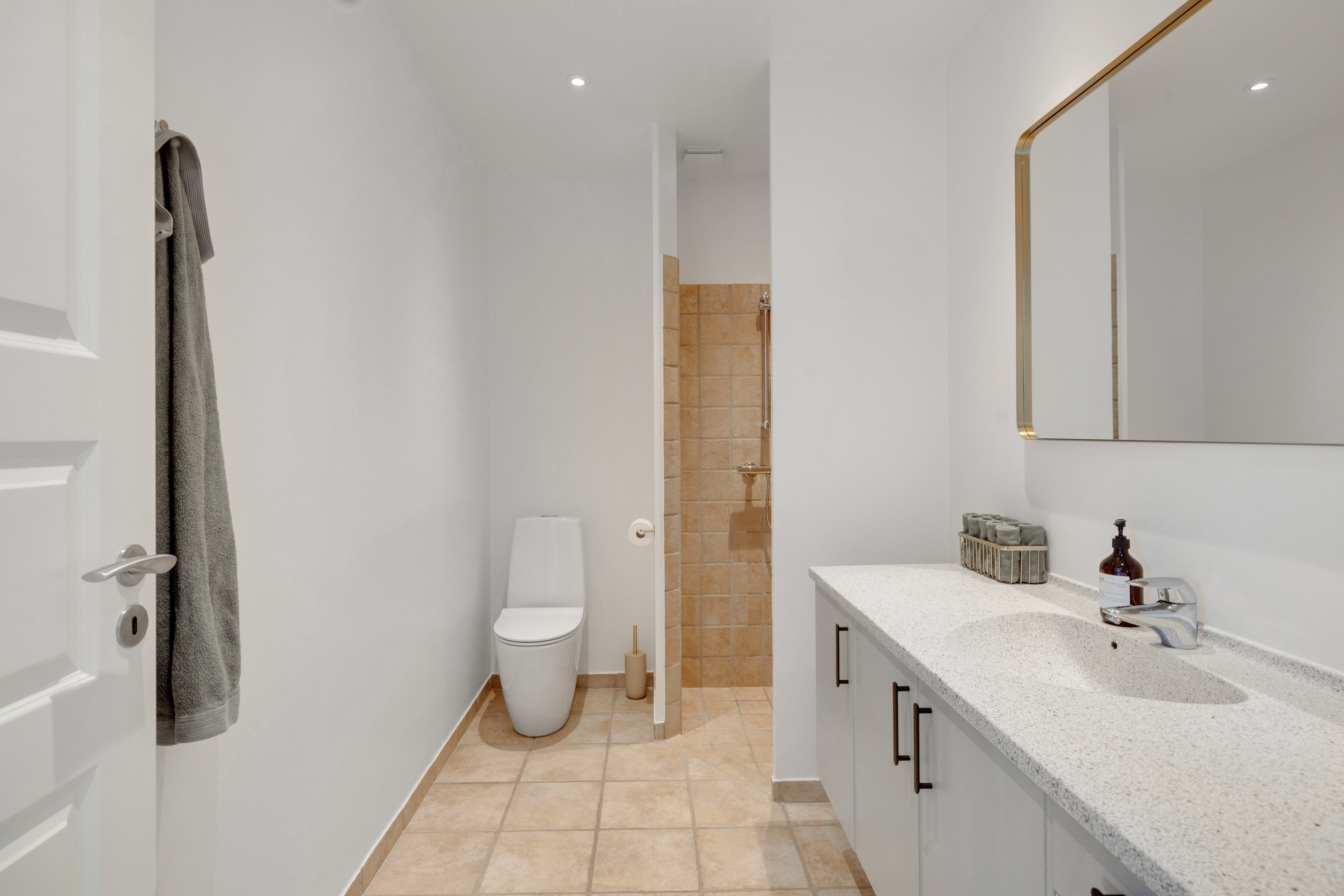 Fremhævet badeværelse billede i fuldskærmstilstand. Billede af Grøndalsvej 27, 3460 Birkerød