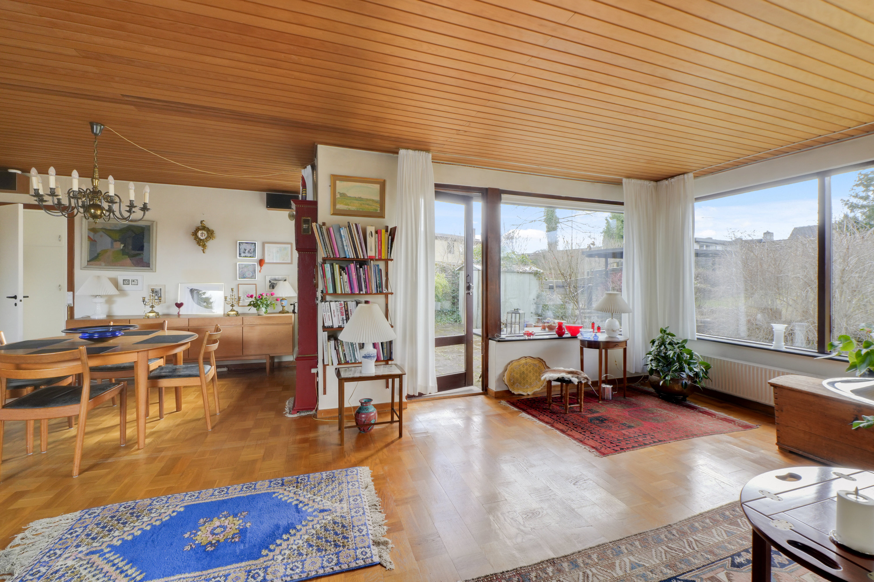 Fremhævet stue billede i fuldskærmstilstand. Billede af Skovvej 145A, 2750 Ballerup