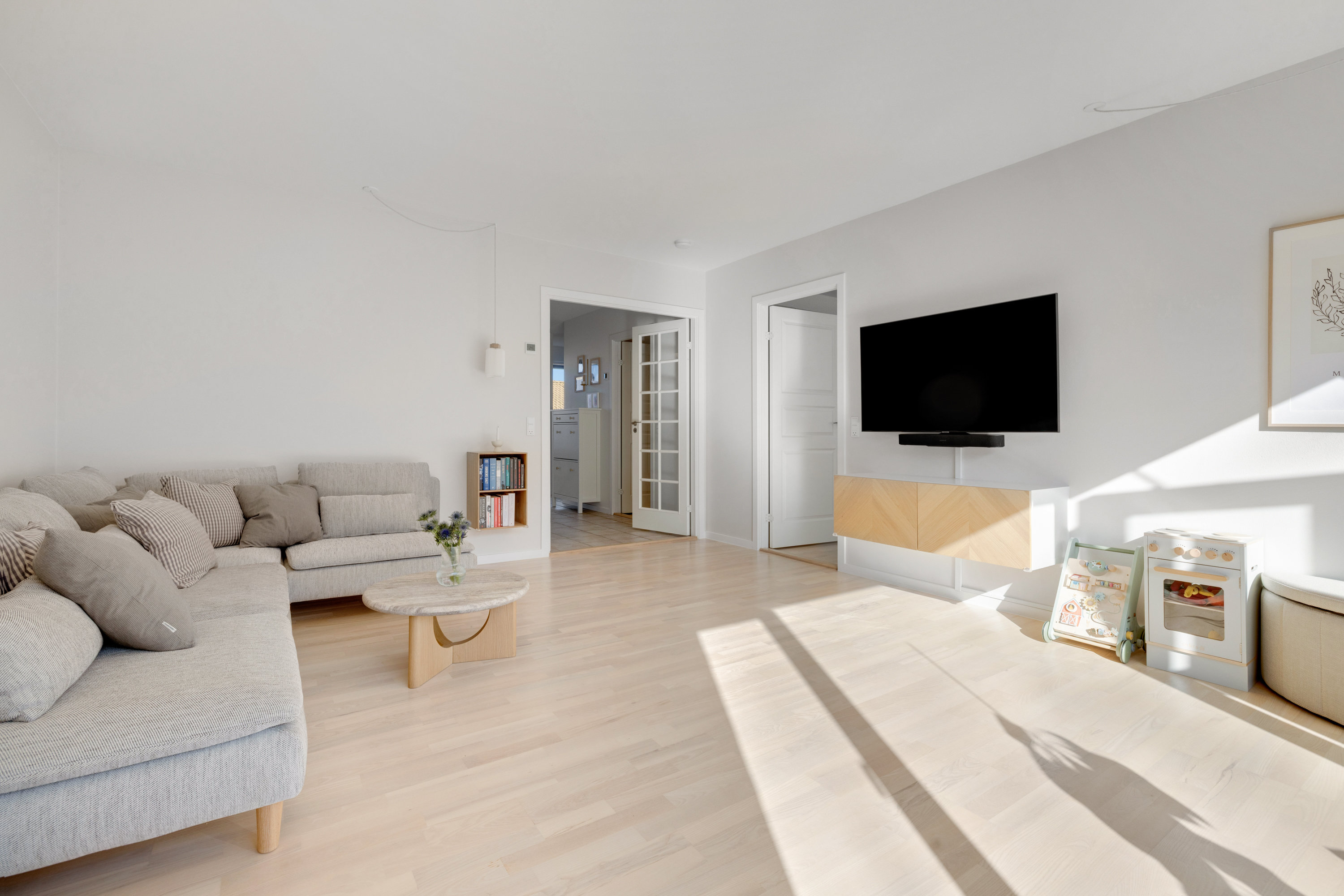 Fremhævet stue billede i fuldskærmstilstand. Billede af Grøndalsvej 27, 3460 Birkerød