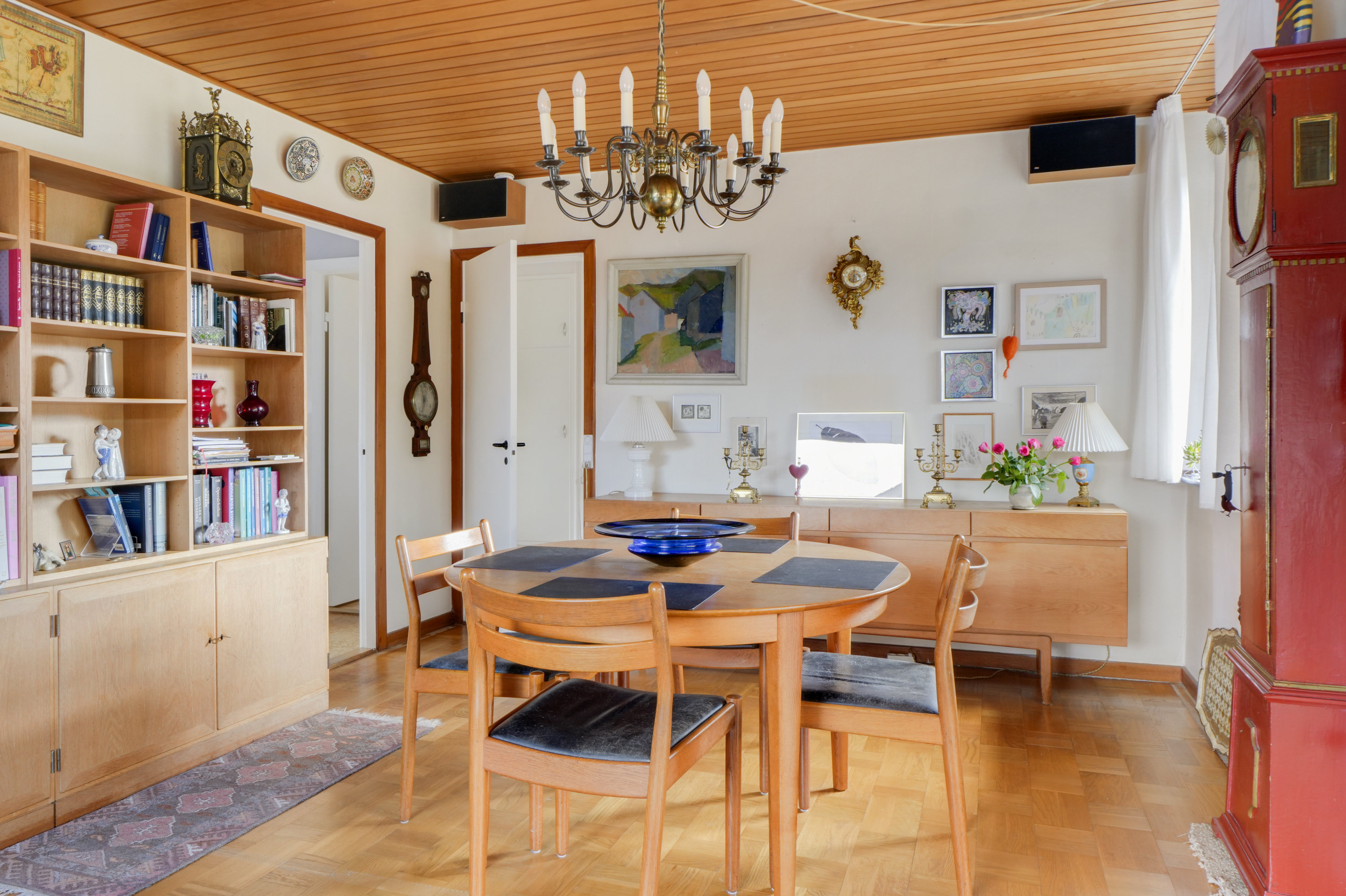 Fremhævet stue billede i fuldskærmstilstand. Billede af Skovvej 145A, 2750 Ballerup