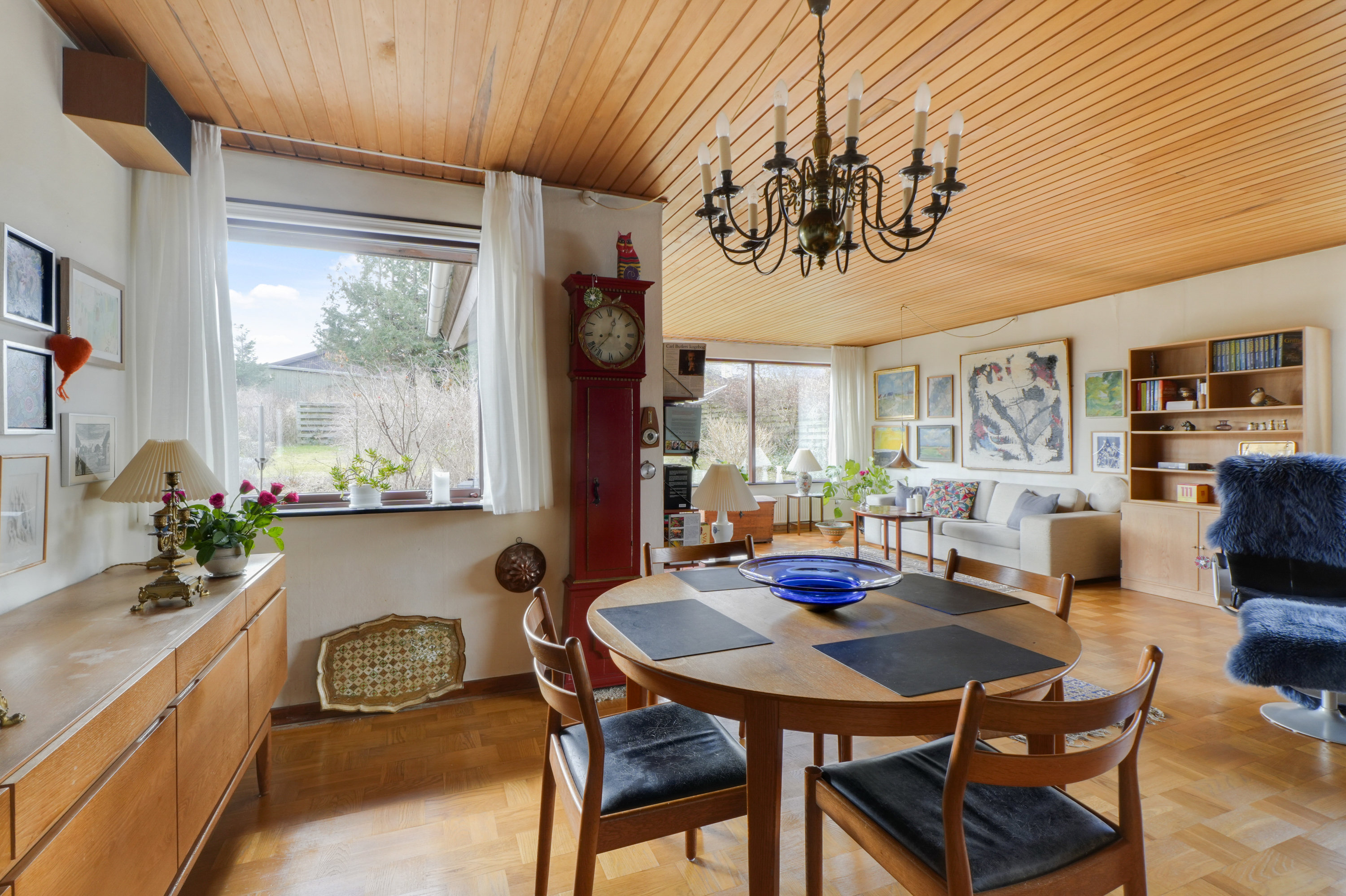 Fremhævet stue billede i fuldskærmstilstand. Billede af Skovvej 145A, 2750 Ballerup