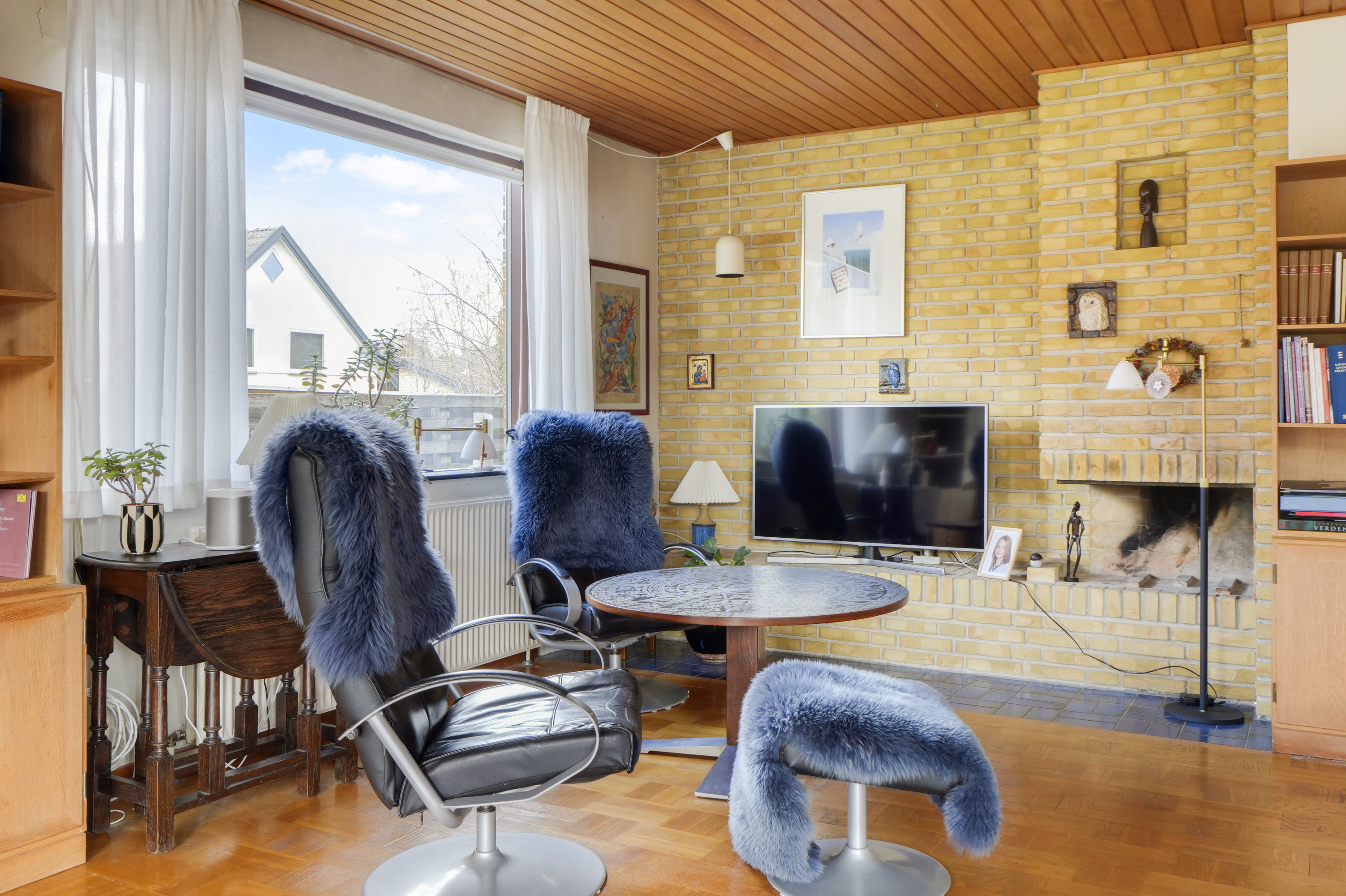 Fremhævet stue billede i fuldskærmstilstand. Billede af Skovvej 145A, 2750 Ballerup