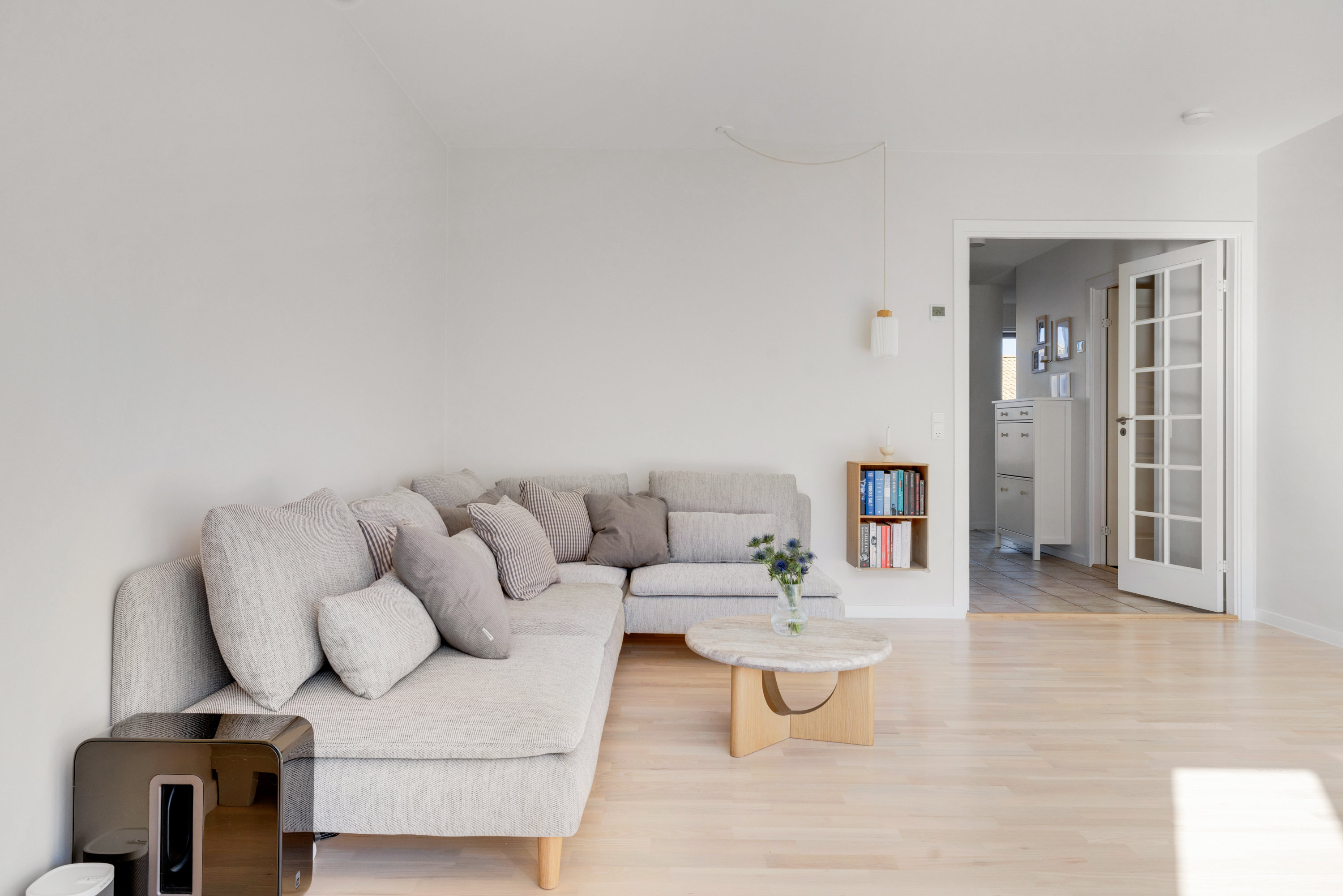 Fremhævet stue billede i fuldskærmstilstand. Billede af Grøndalsvej 27, 3460 Birkerød