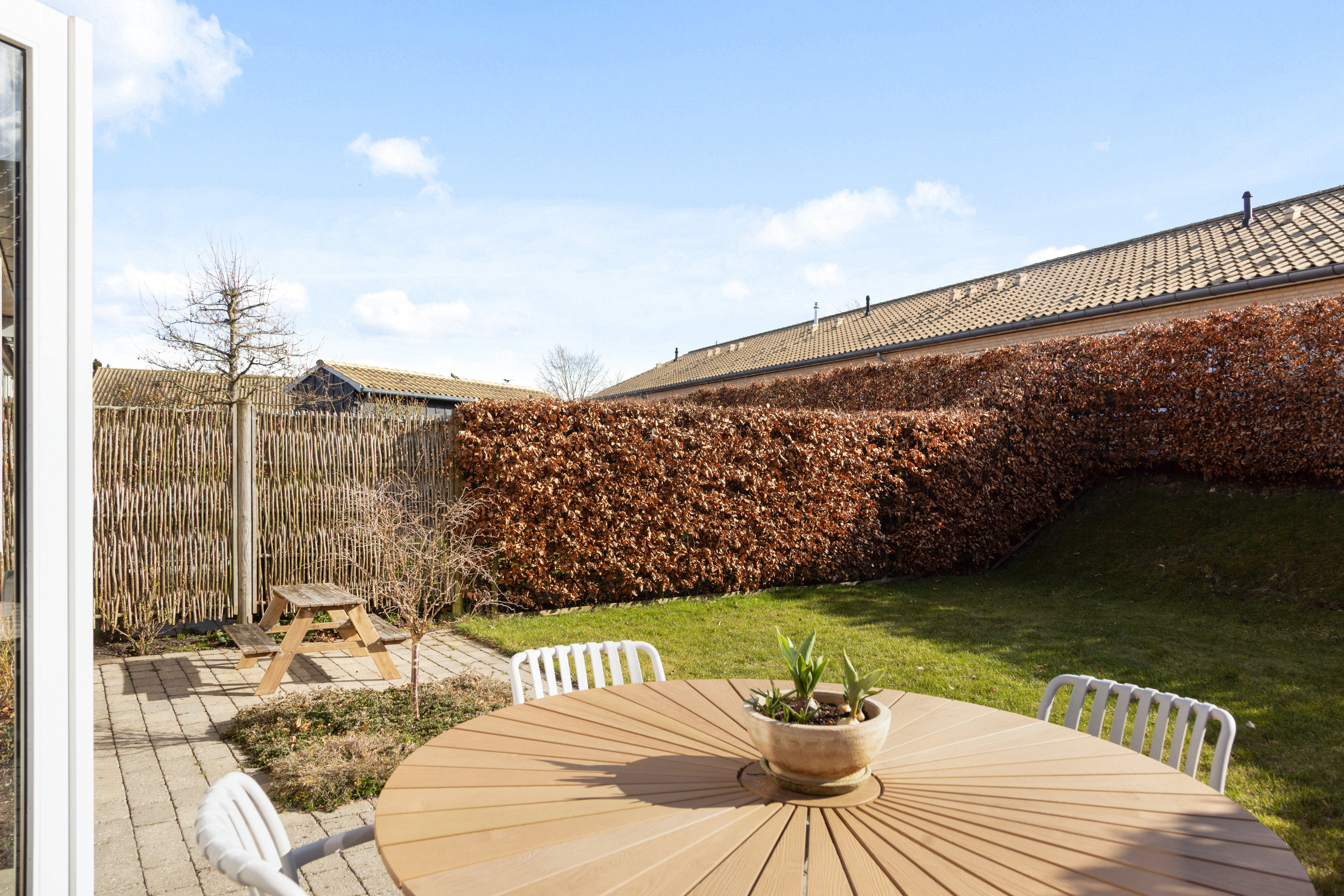 Fremhævet terrasse billede i fuldskærmstilstand. Billede af Grøndalsvej 27, 3460 Birkerød