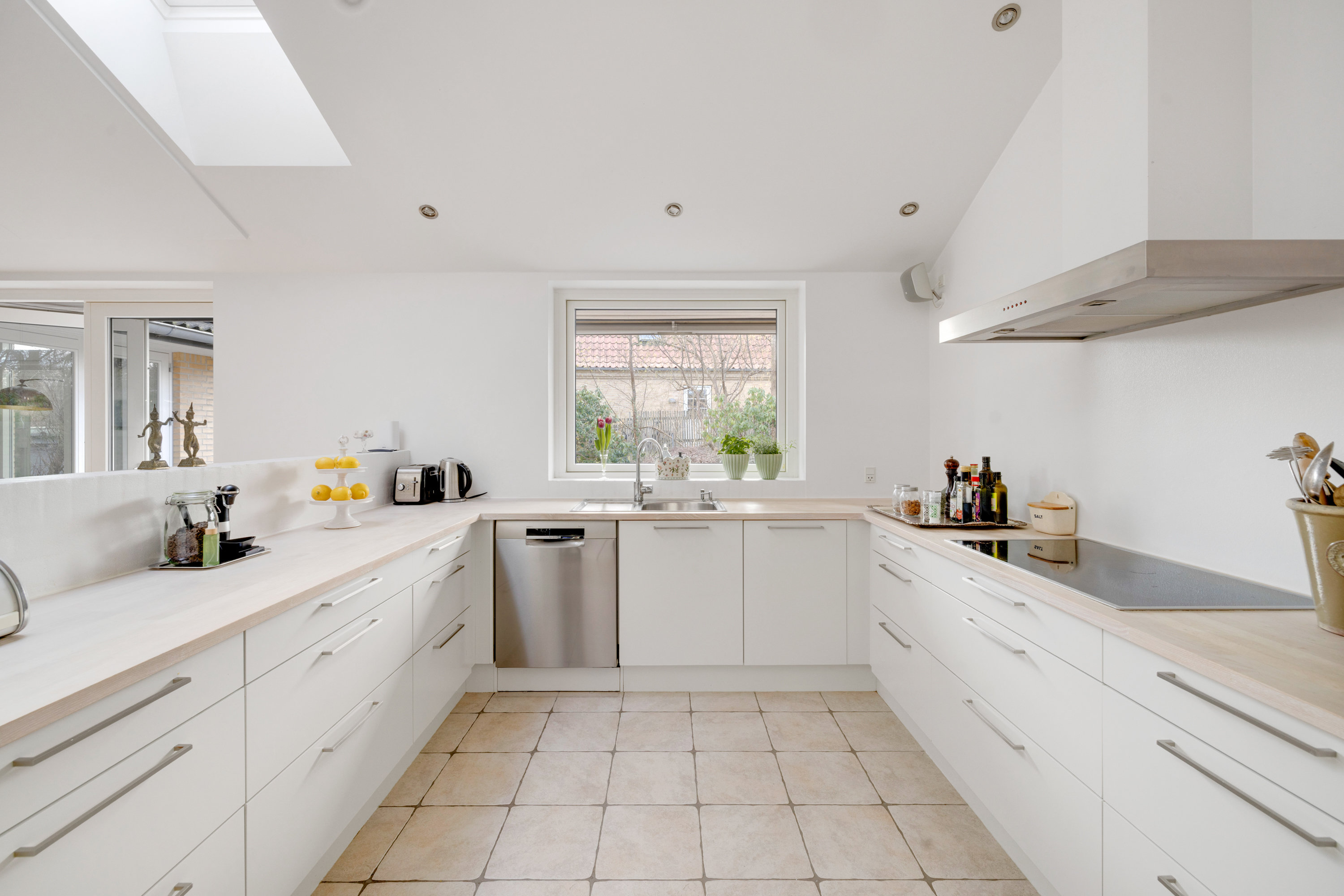 Fremhævet køkken billede i fuldskærmstilstand. Billede af Kildehøjvej 22B, 3460 Birkerød