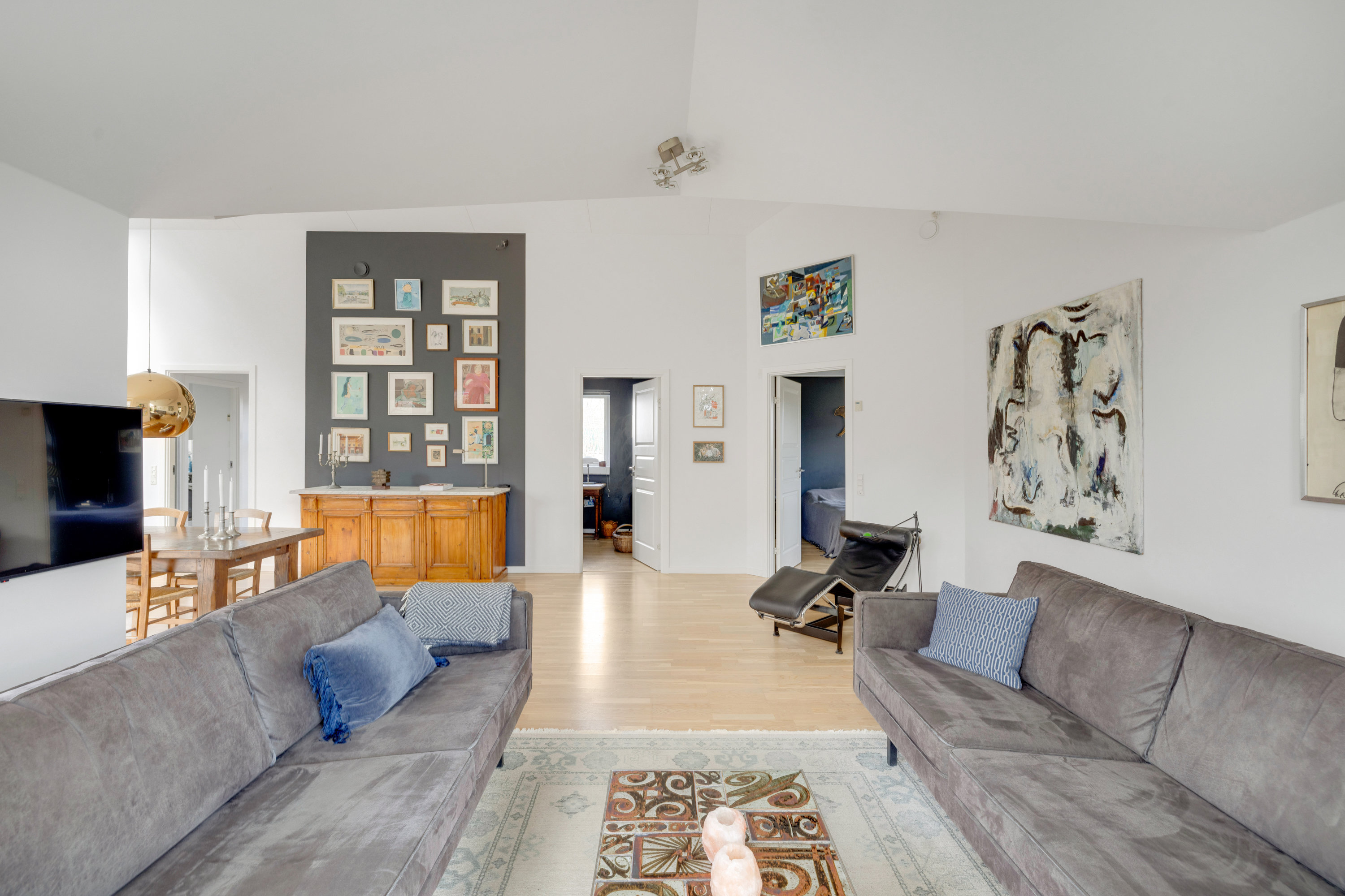 Fremhævet stue billede i fuldskærmstilstand. Billede af Kildehøjvej 22B, 3460 Birkerød