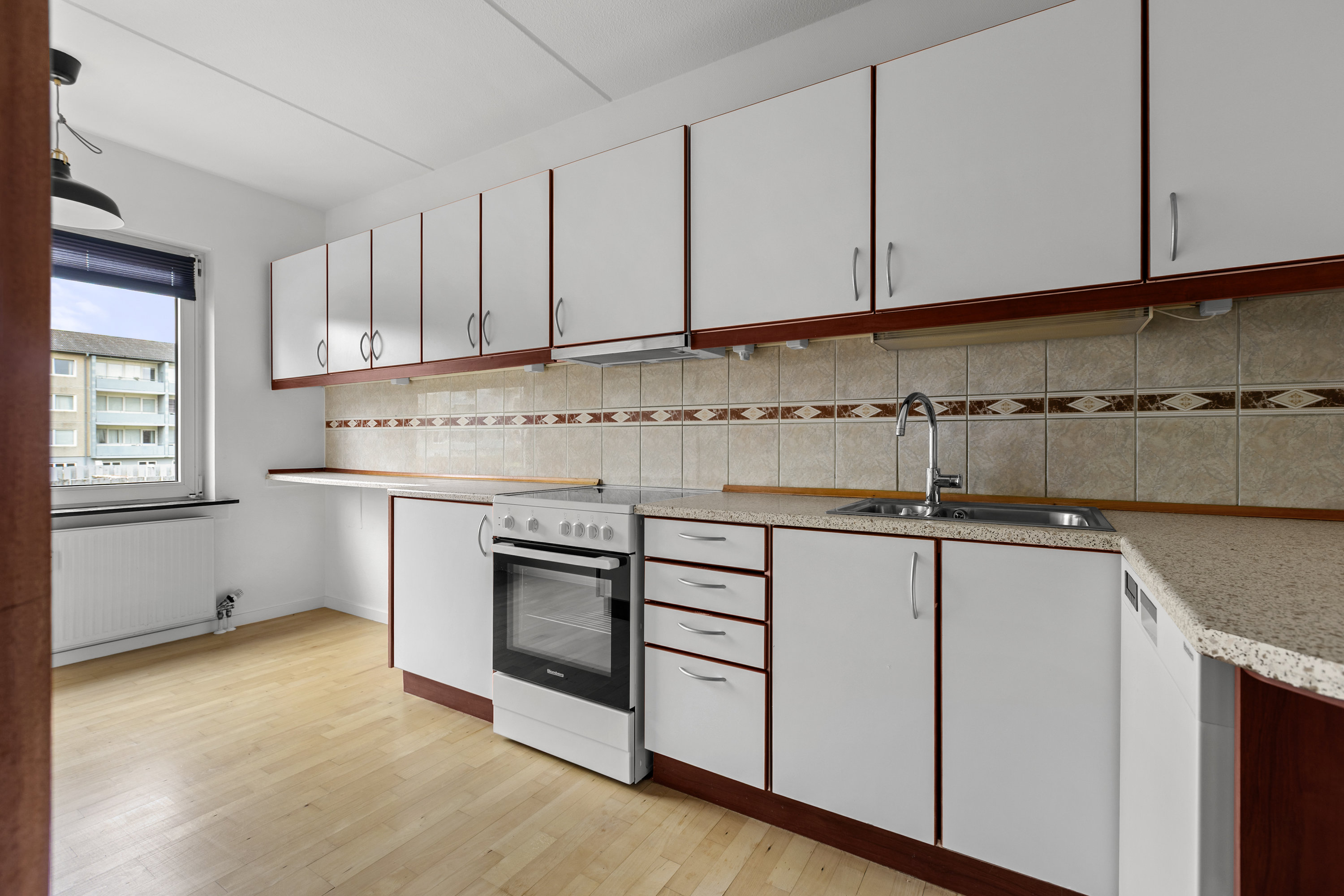 Fremhævet køkken billede i fuldskærmstilstand. Billede af Benløseparken 109, st.. tv., Benløse, 4100 Ringsted