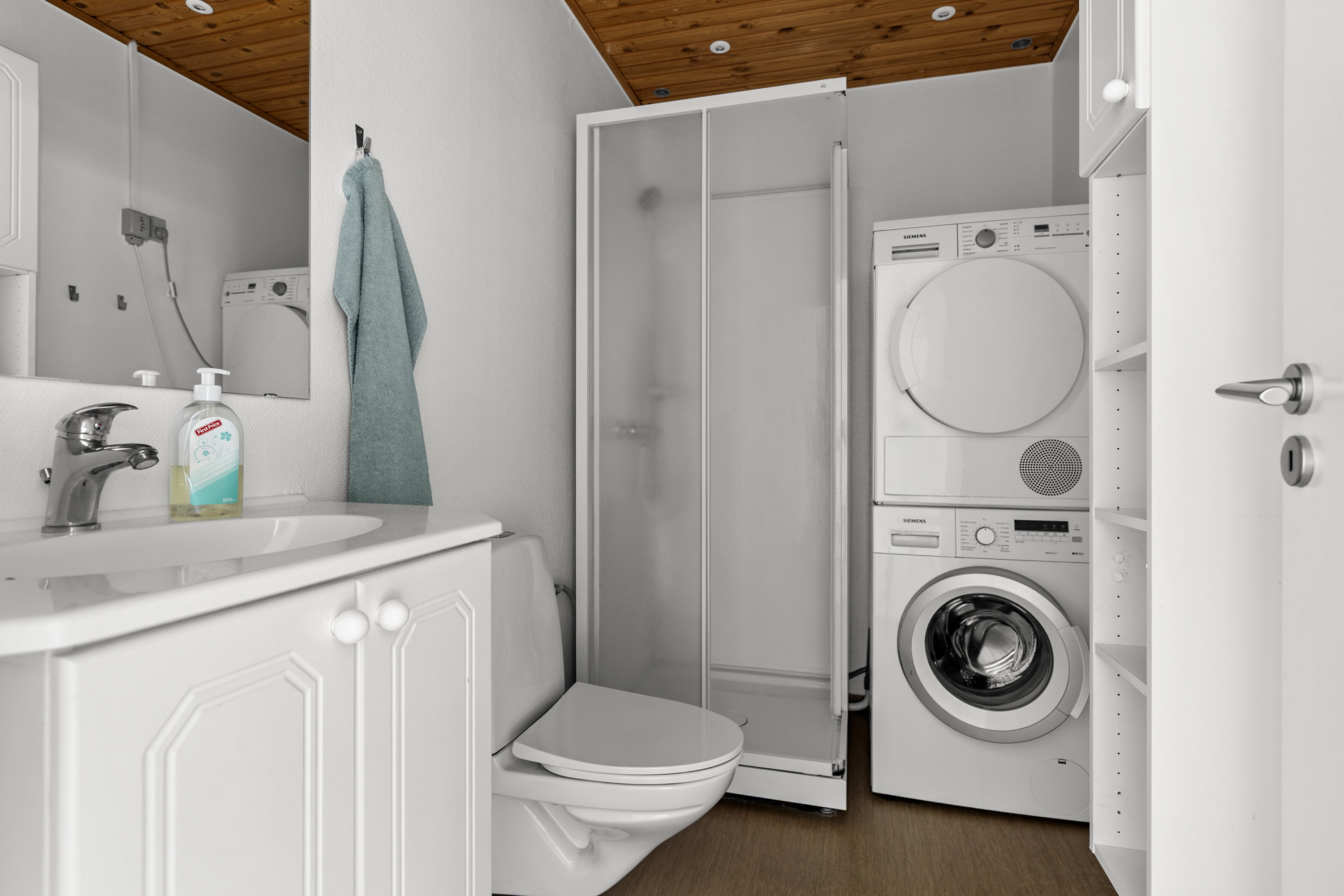 Fremhævet badeværelse billede i fuldskærmstilstand. Billede af Benløseparken 109, st.. tv., Benløse, 4100 Ringsted