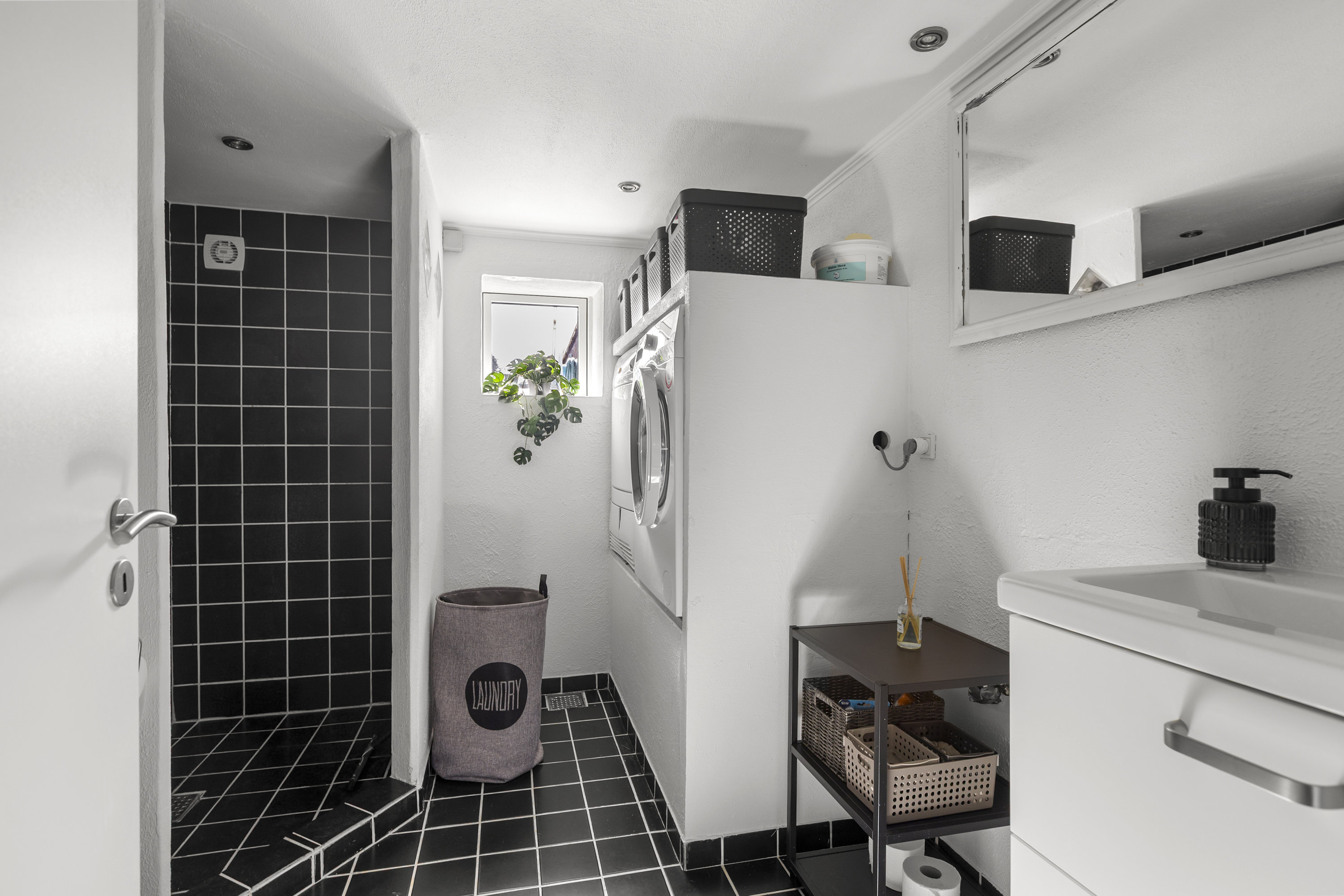 Fremhævet badeværelse billede i fuldskærmstilstand. Billede af Teglgården 10, 4220 Korsør