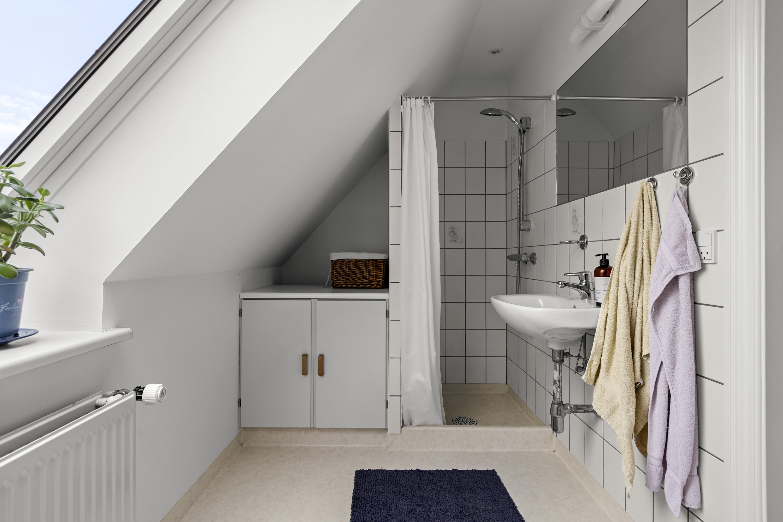 Fremhævet badeværelse billede i fuldskærmstilstand. Billede af Halsebyvej 45, Svenstrup, 4220 Korsør