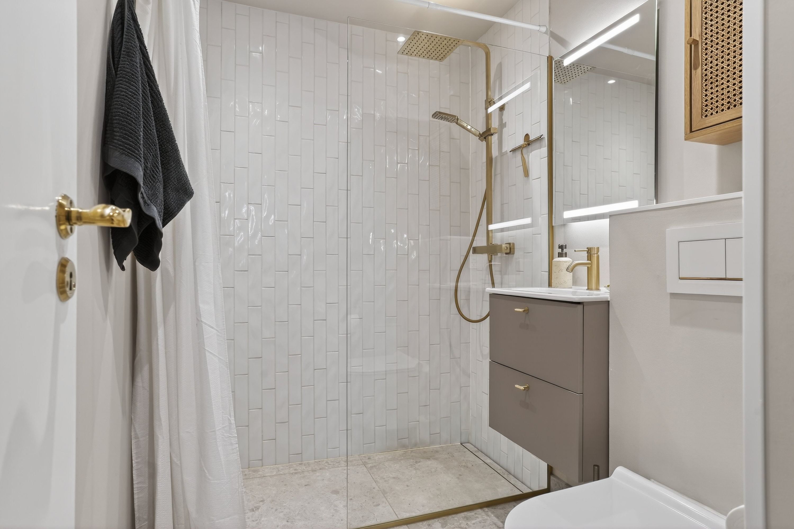 Fremhævet badeværelse billede i fuldskærmstilstand. Billede af Mølleåparken 15, st.. tv., 2800 Kongens Lyngby