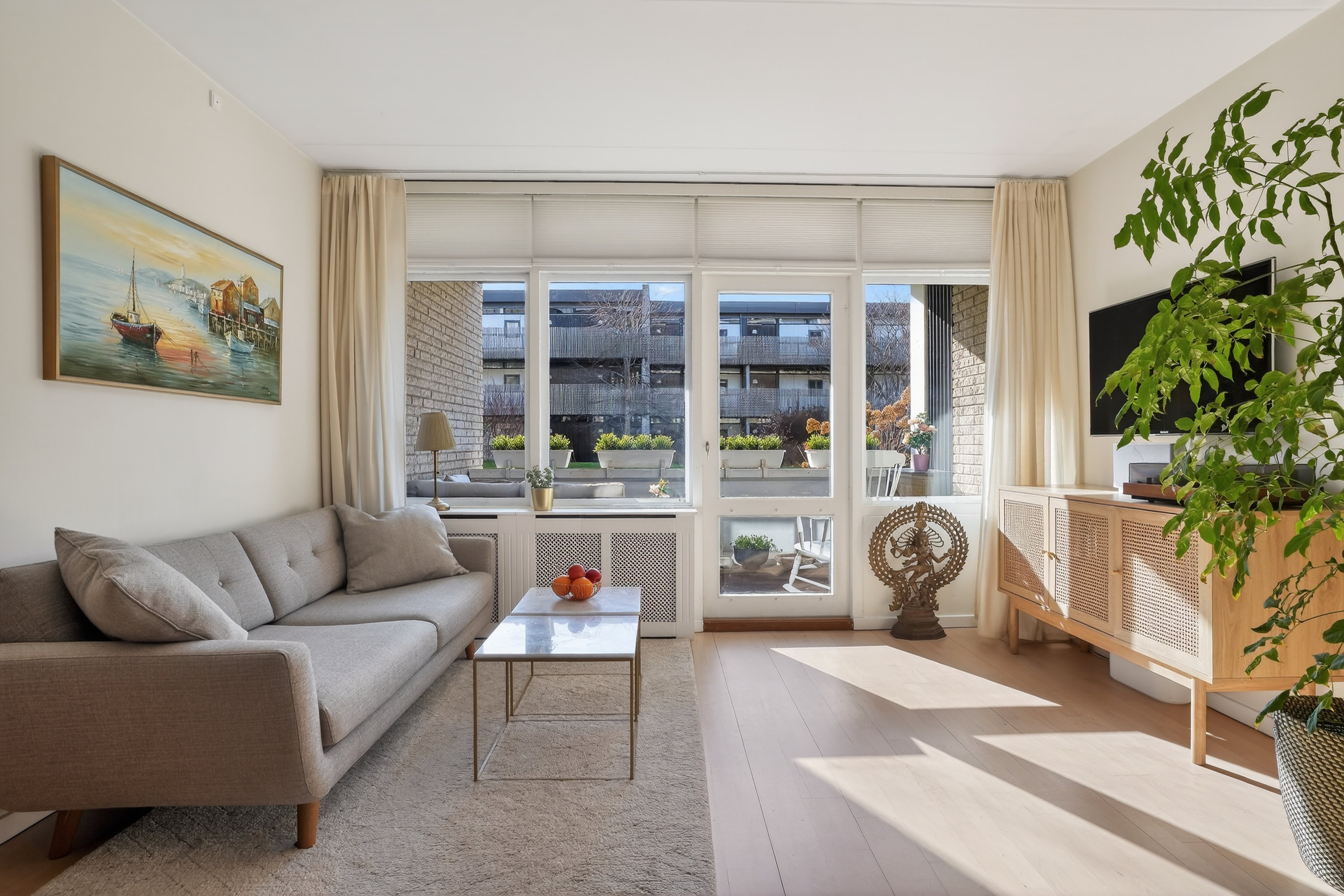 Fremhævet stue billede i fuldskærmstilstand. Billede af Mølleåparken 15, st.. tv., 2800 Kongens Lyngby