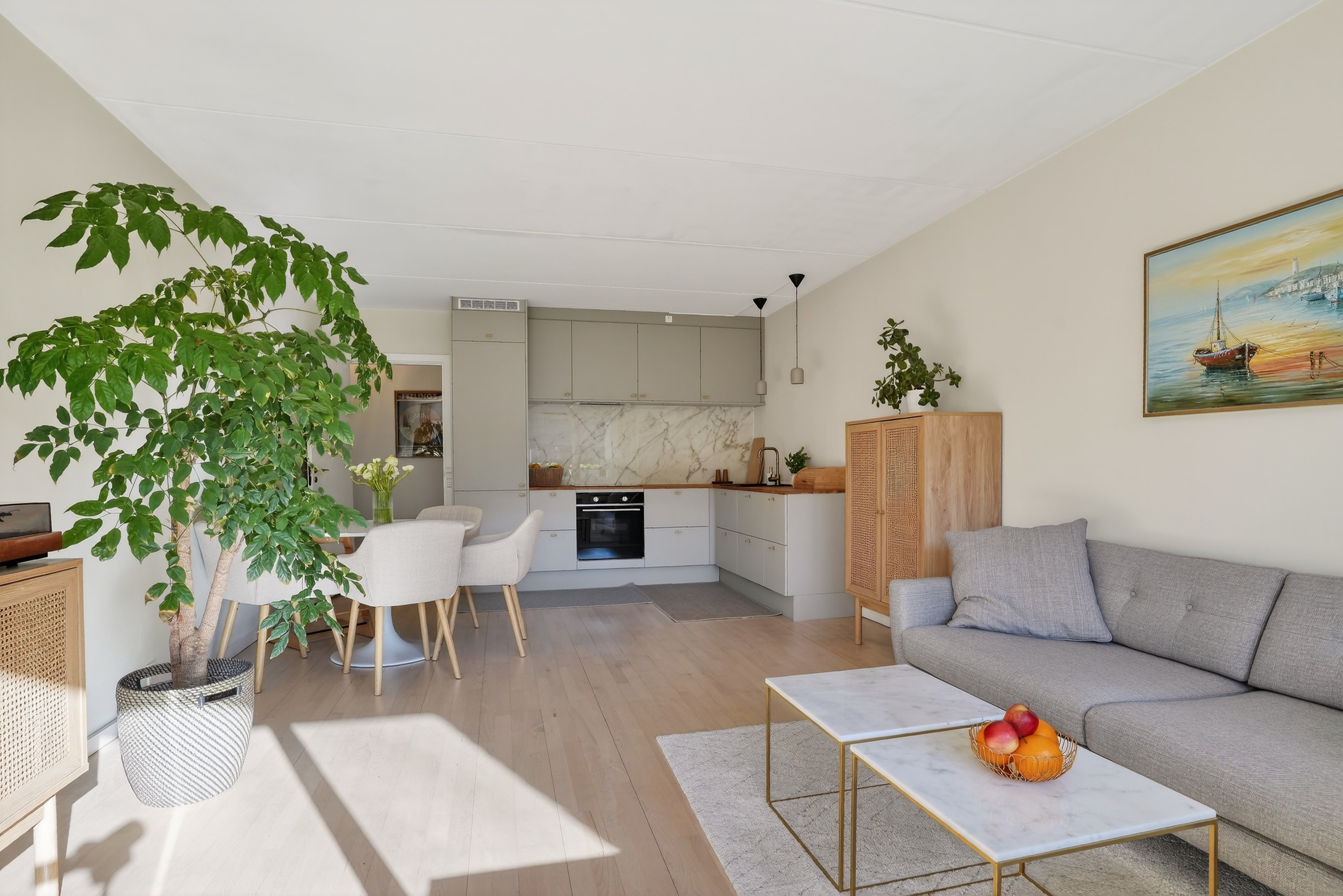 Miniaturebillede 1: stue. Billede af Mølleåparken 15, st.. tv., 2800 Kongens Lyngby