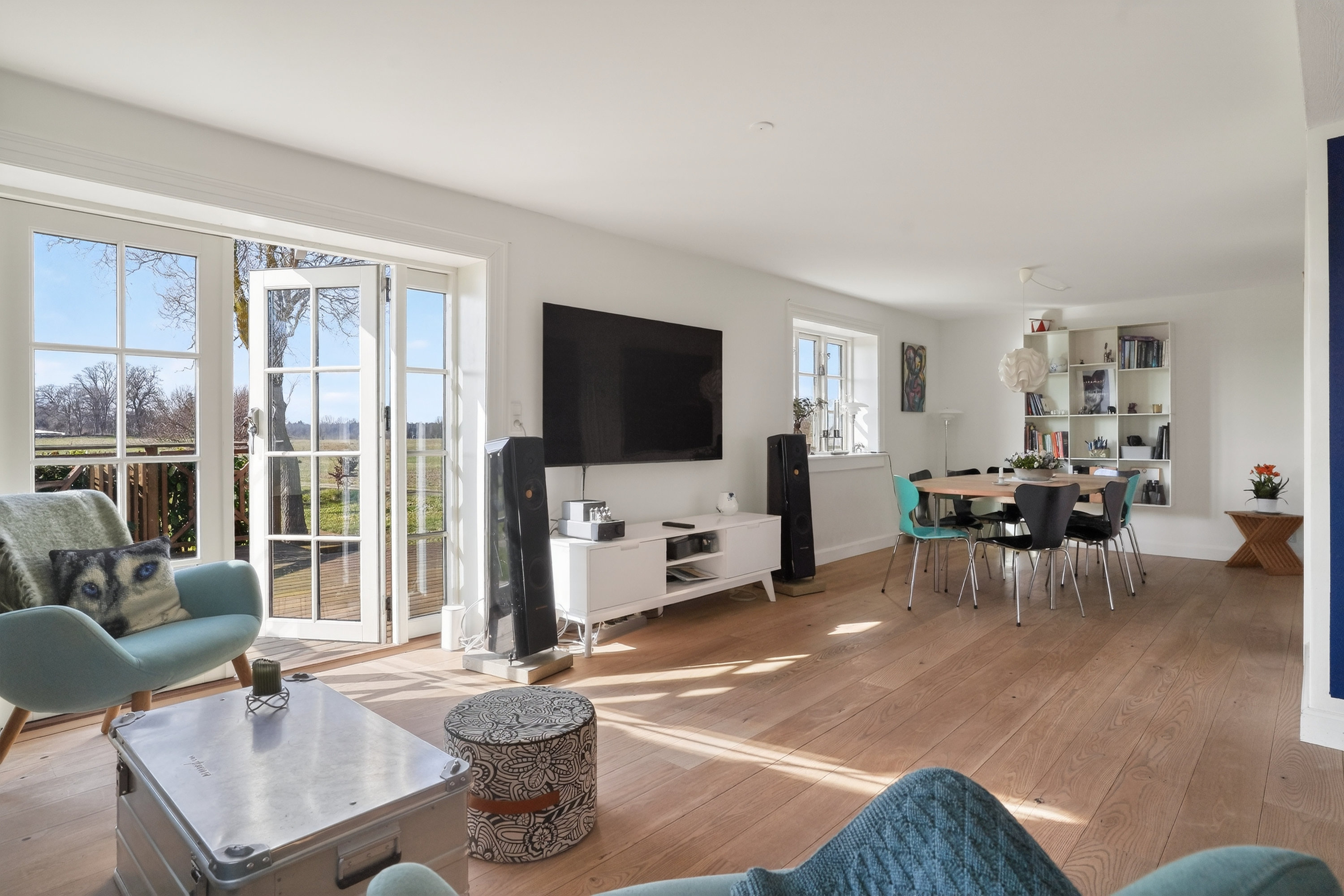 Fremhævet stue billede i fuldskærmstilstand. Billede af Kirkestien 10, Tjæreby, 3400 Hillerød