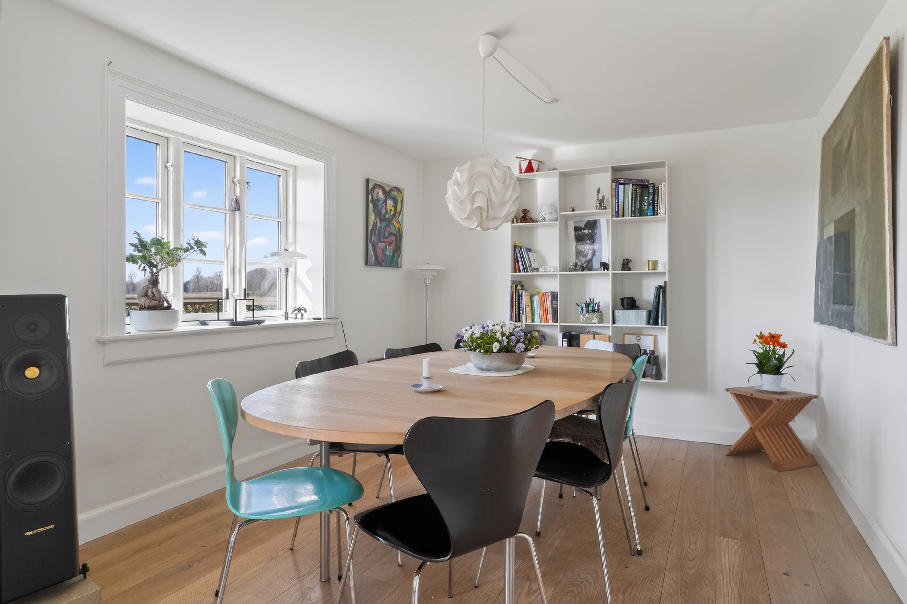 Fremhævet stue billede i fuldskærmstilstand. Billede af Kirkestien 10, Tjæreby, 3400 Hillerød