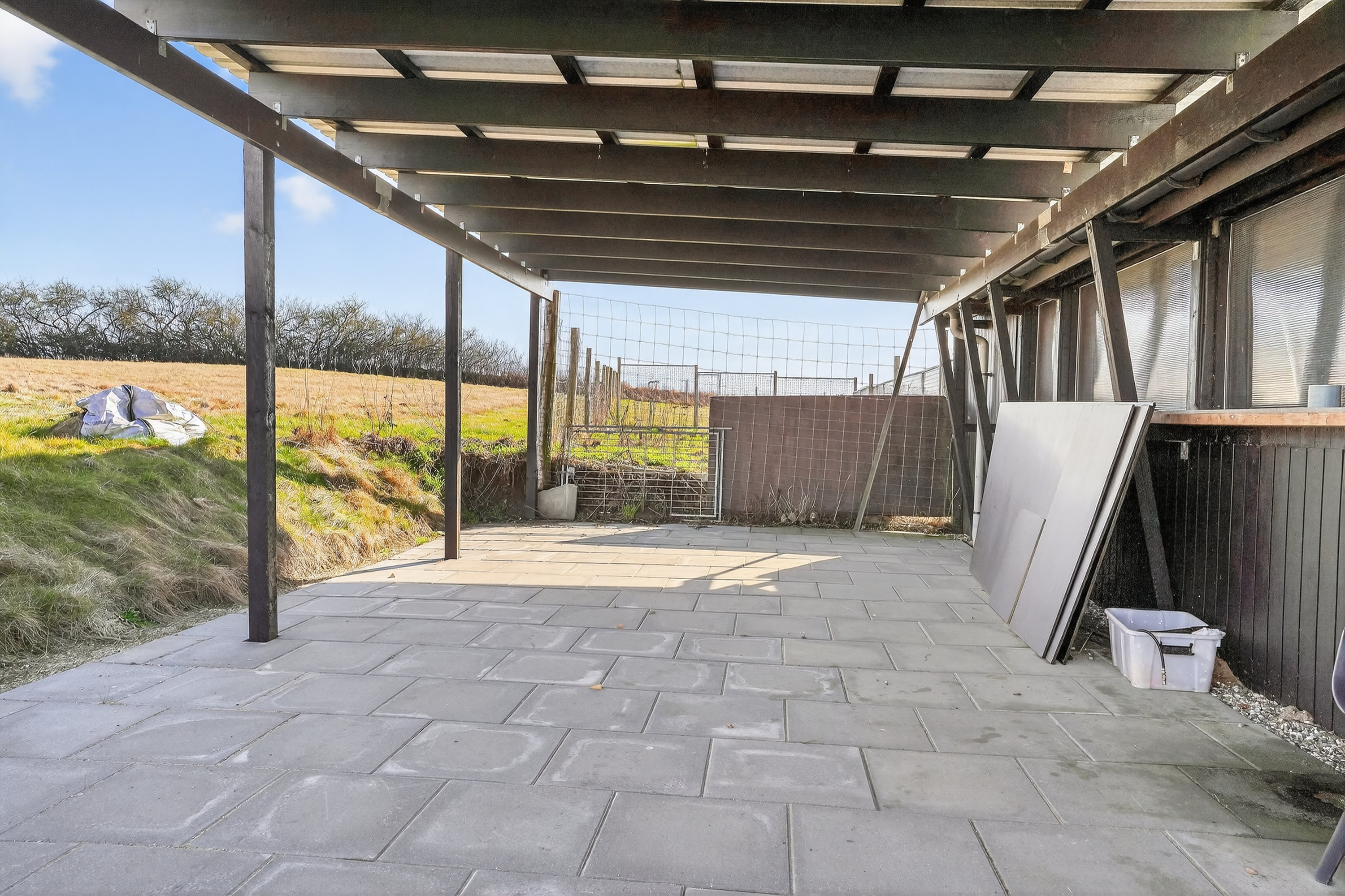 Fremhævet terrasse billede i fuldskærmstilstand. Billede af Kirkestien 10, Tjæreby, 3400 Hillerød